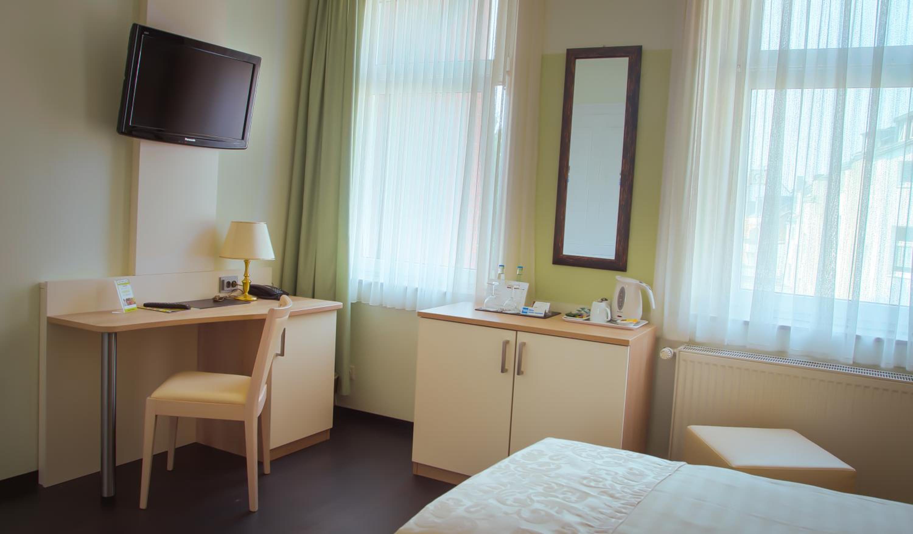 Double or Twin Room - Photo 11