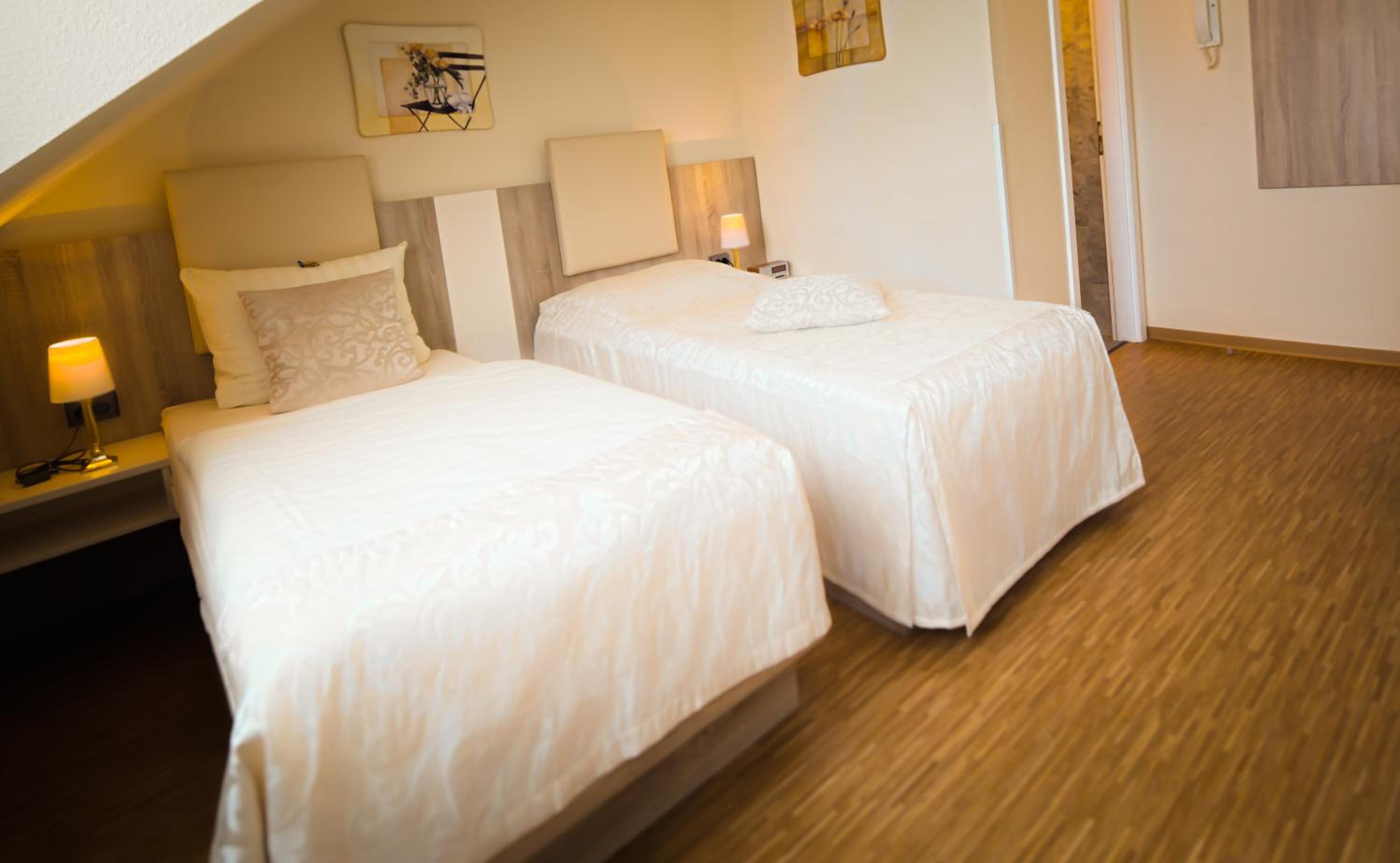 Double or Twin Room - Photo 8