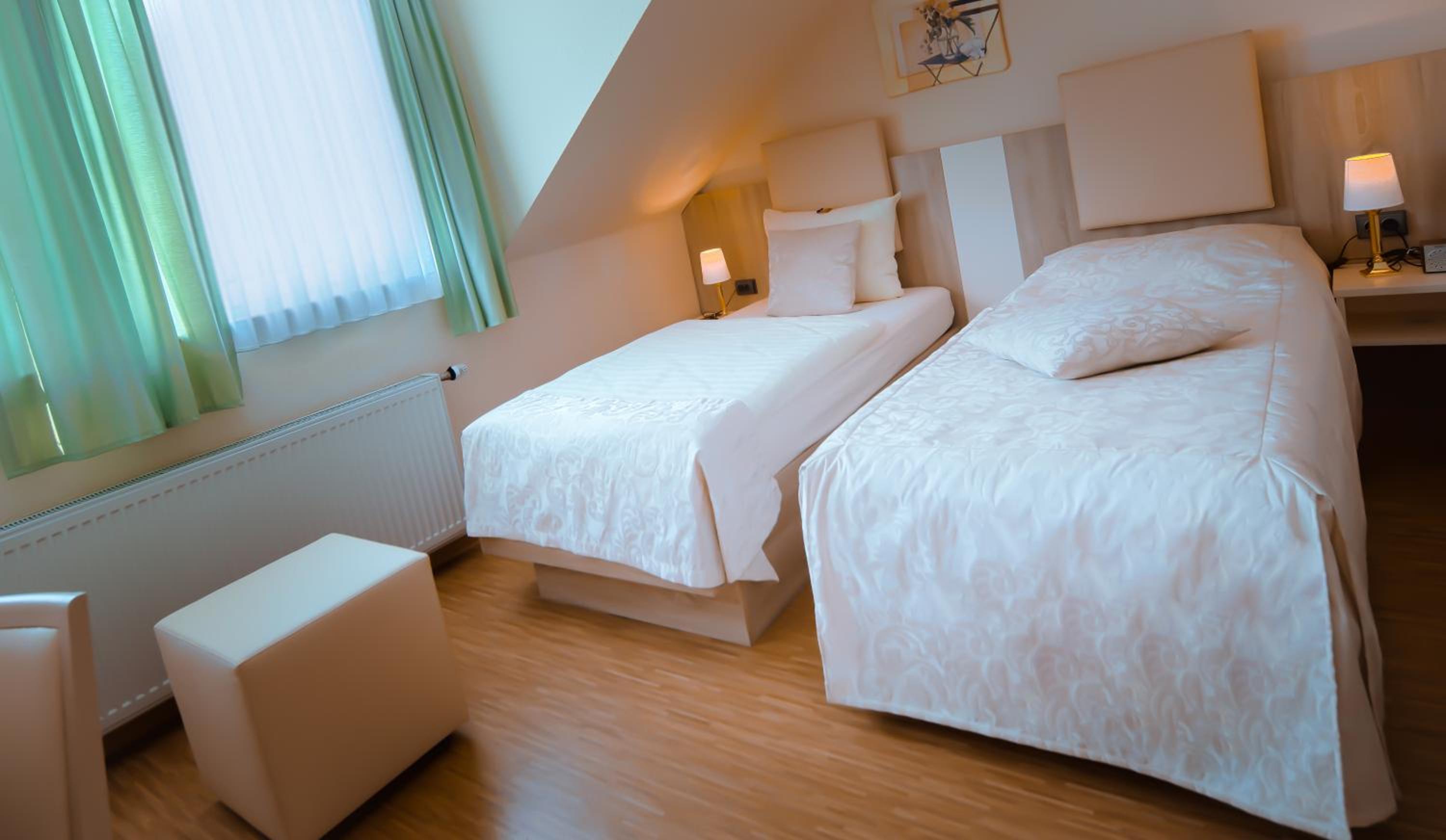 Double or Twin Room - Photo 9