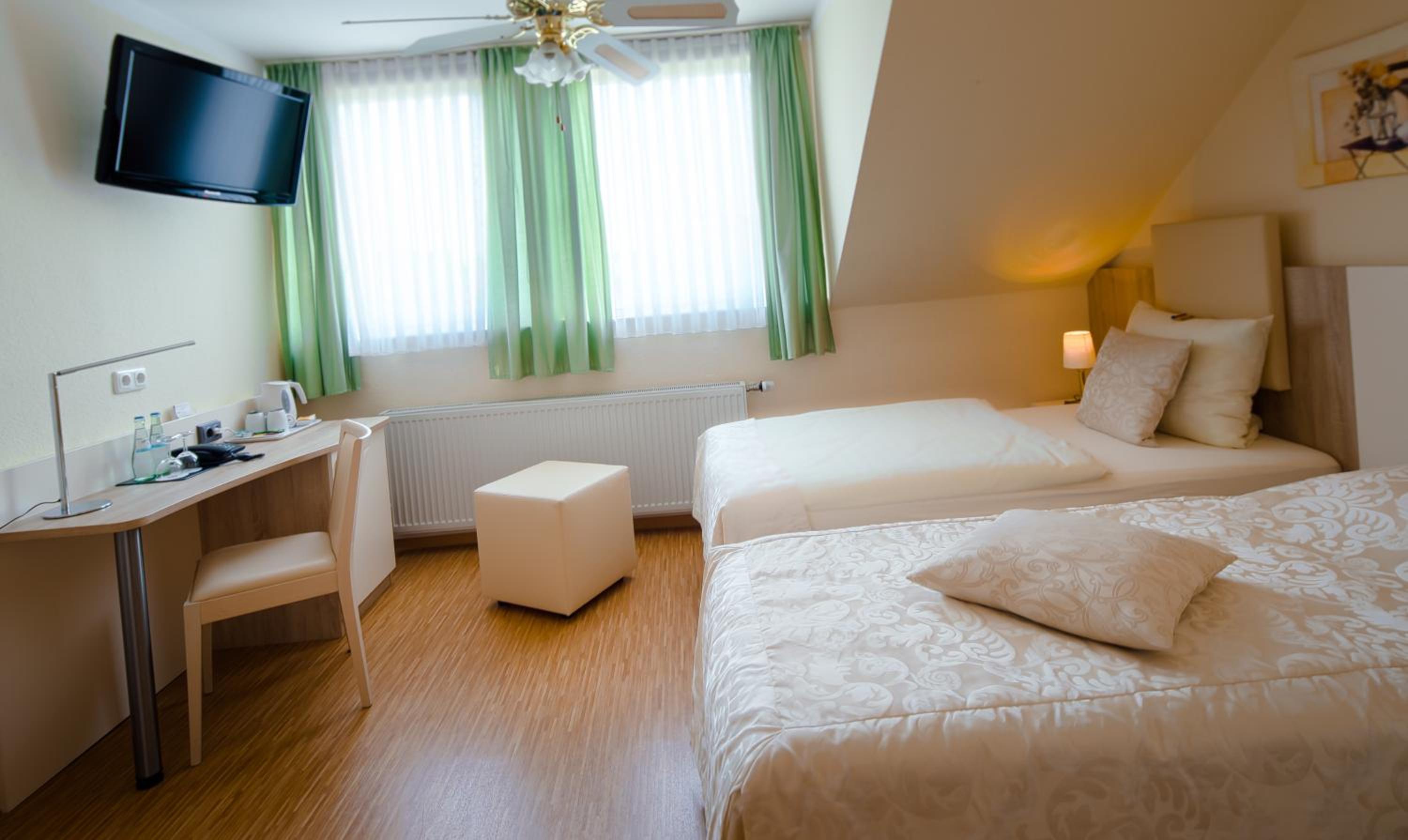 Double or Twin Room - Photo 10
