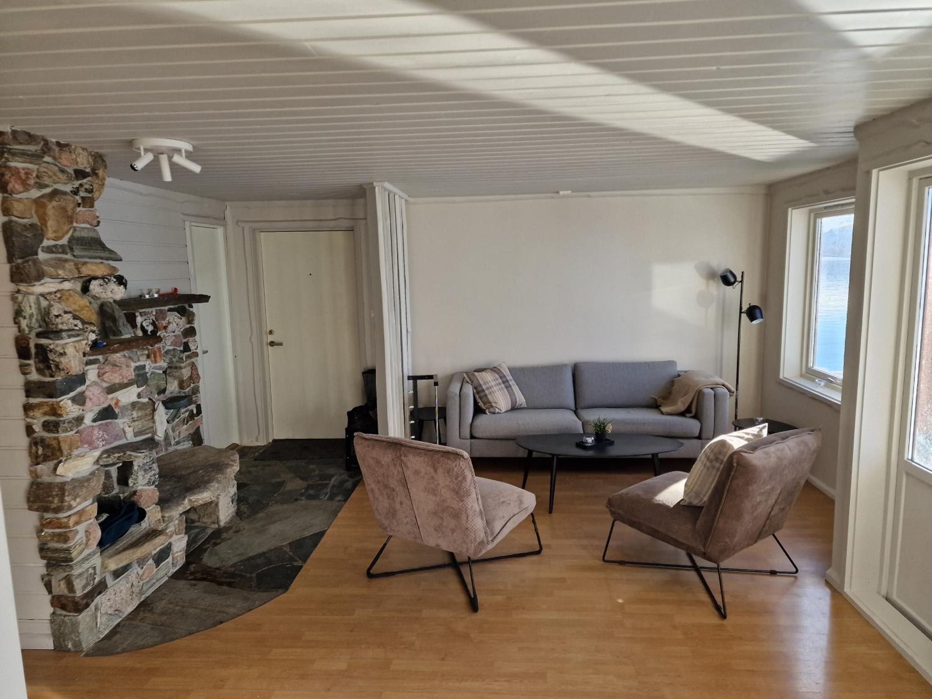 Two-Bedroom Apartment with Balcony and Sea View photo 3