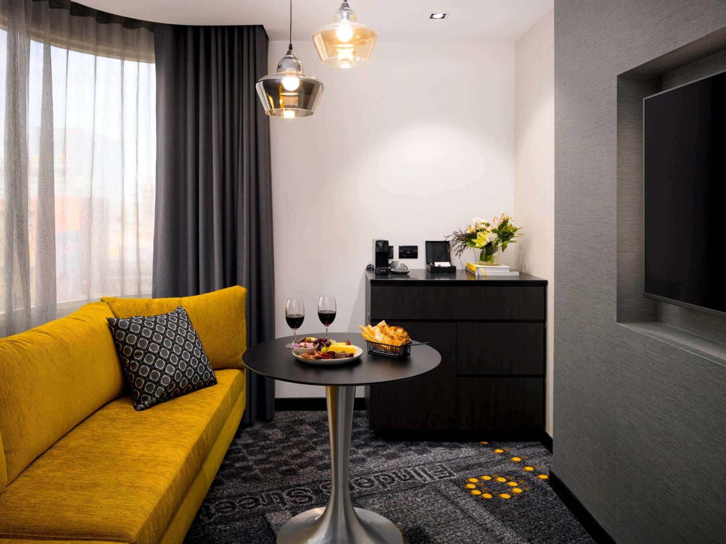 Premium Deluxe King Room - Photo 8