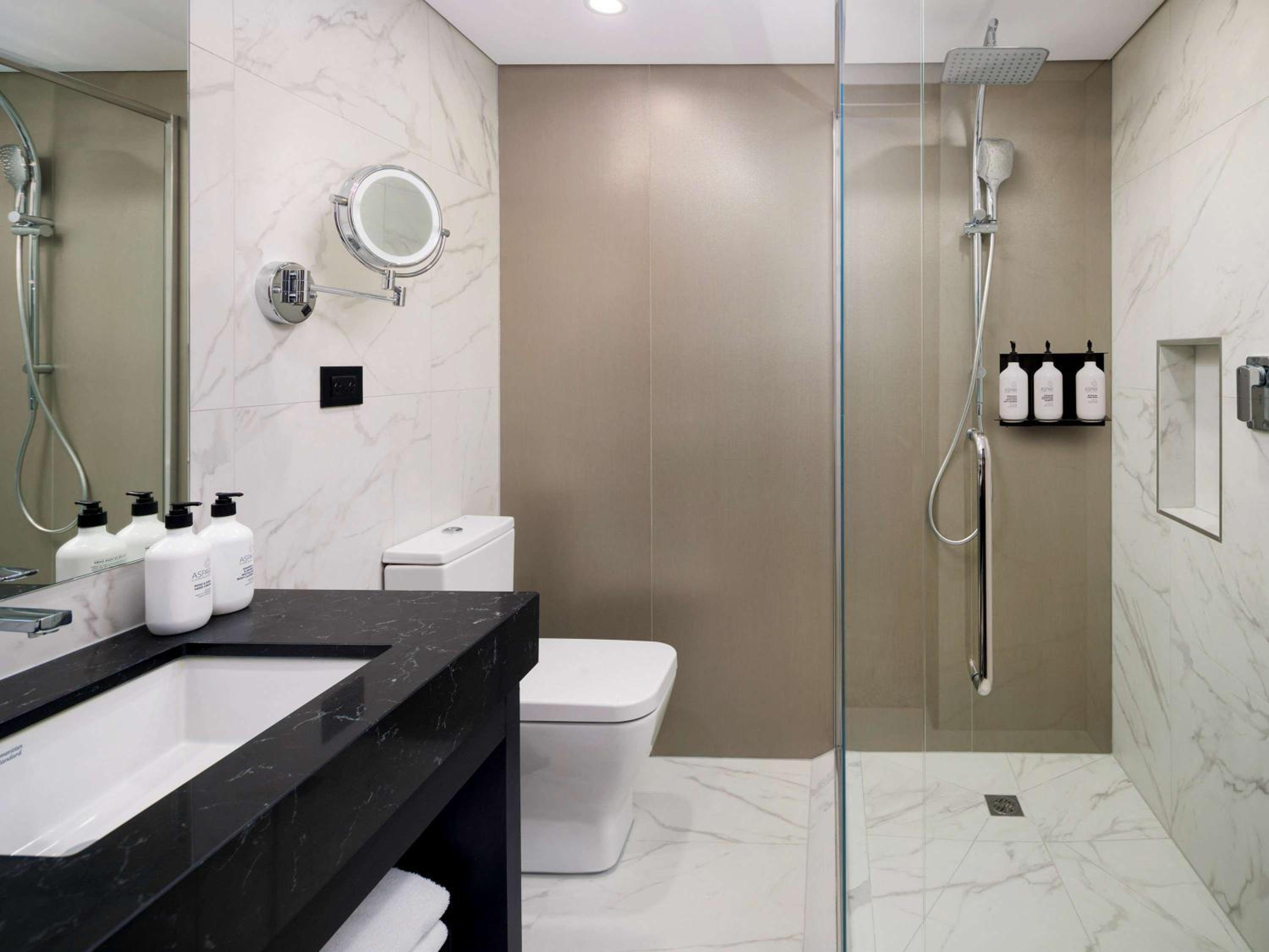 King Superior Room - Club Lounge Access - Photo 8