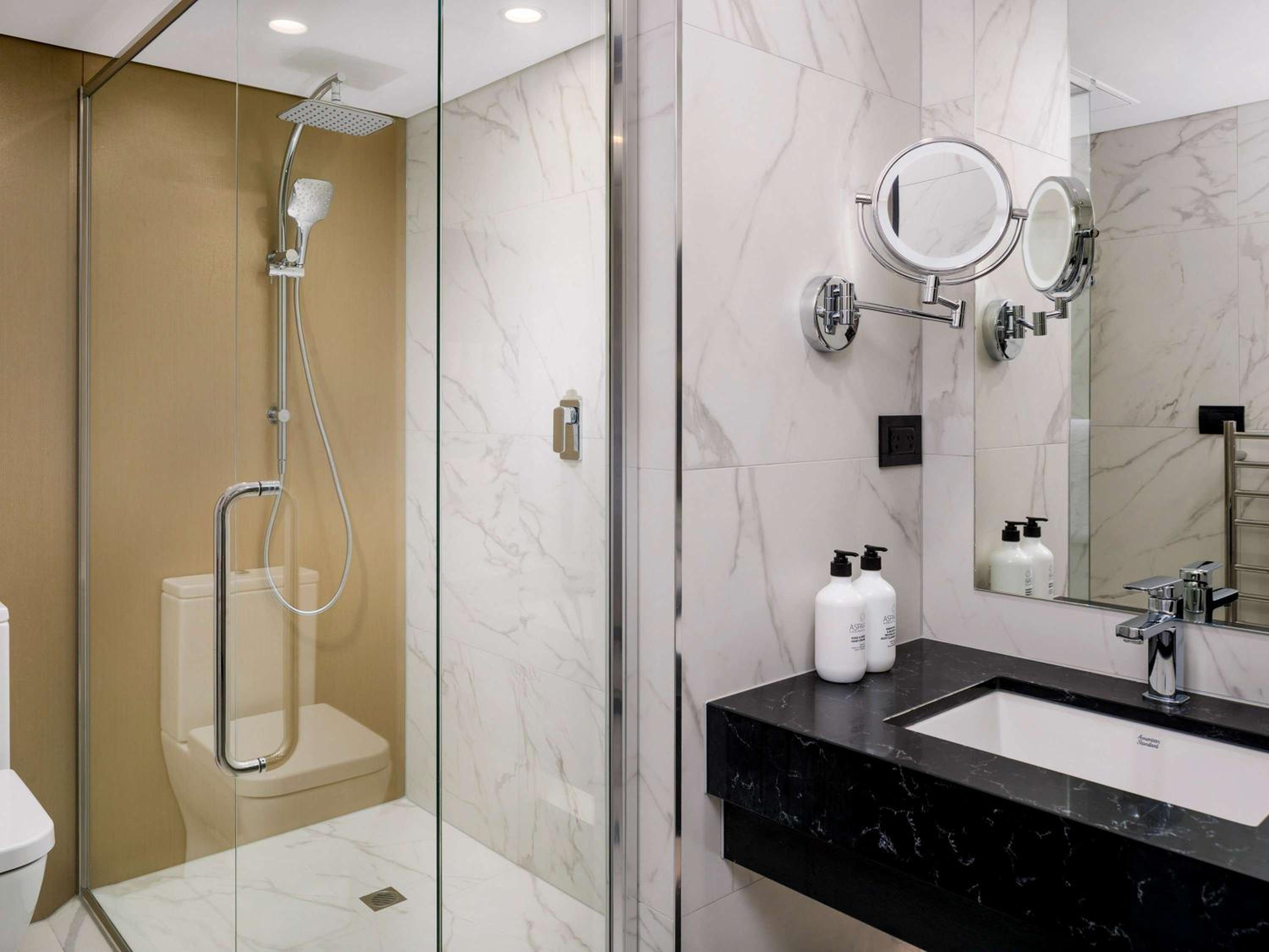 Premium Deluxe King Room - Photo 6
