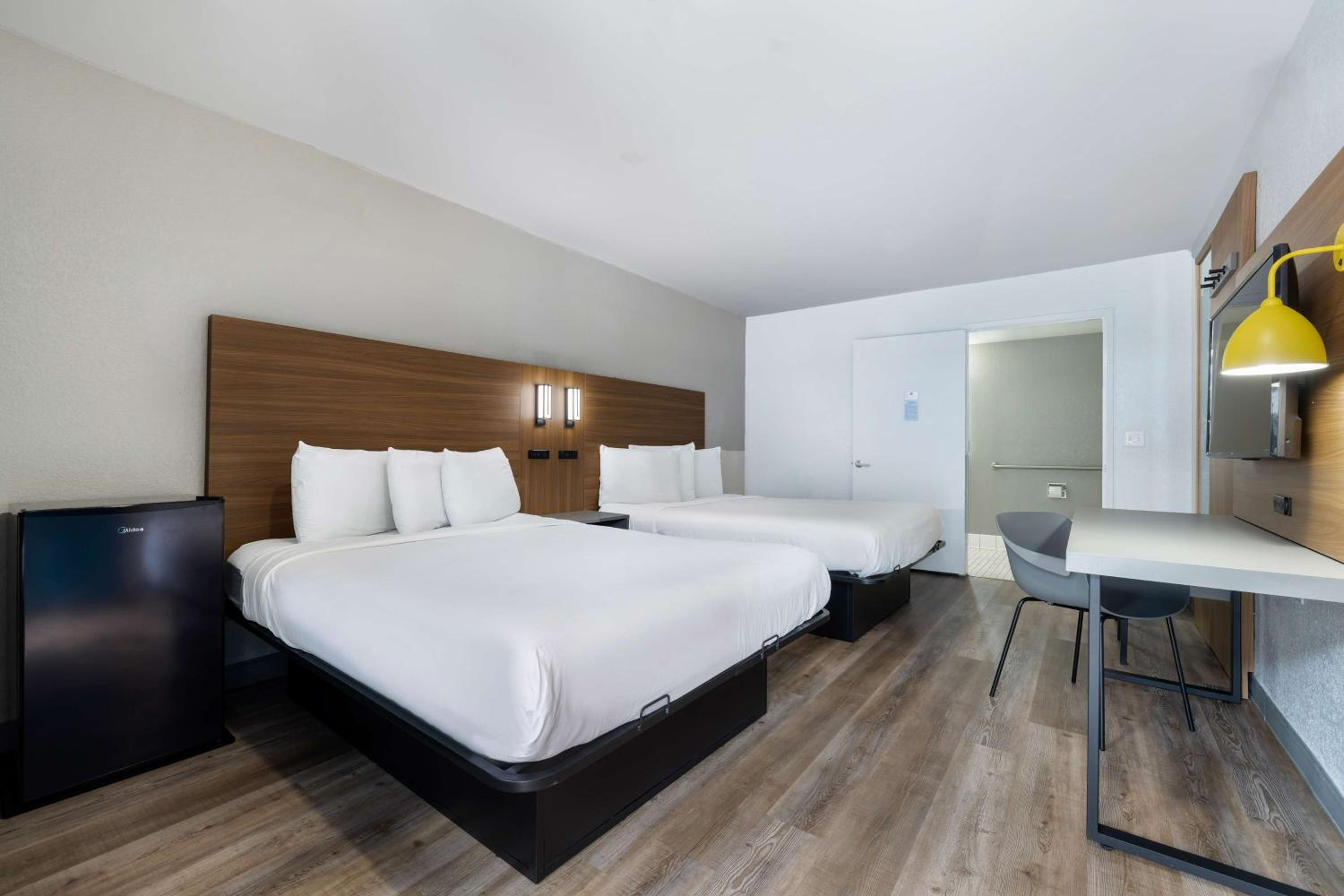 2 Queen Beds  Mobility Accessible Tub Non Smoking photo 1