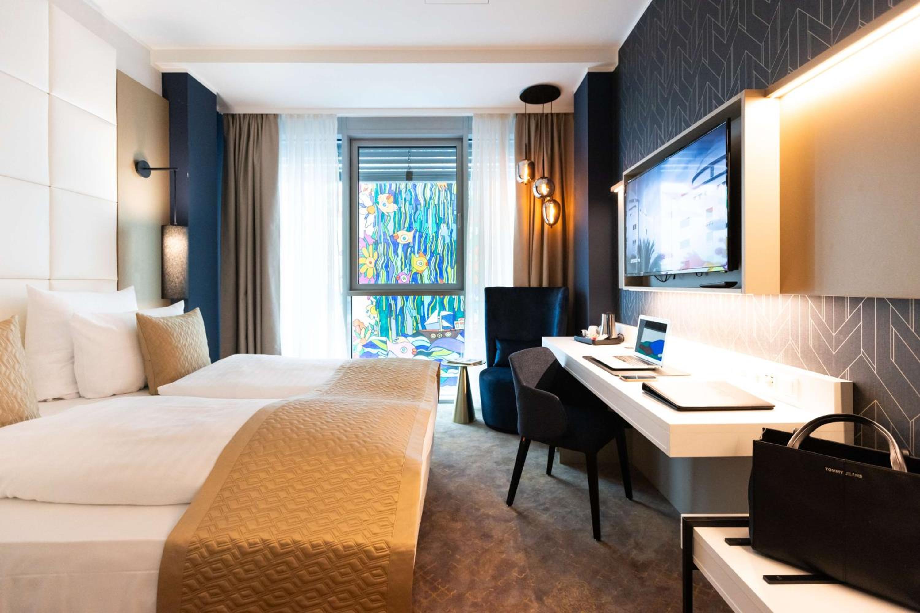 Double Room with Atrium View photo 3