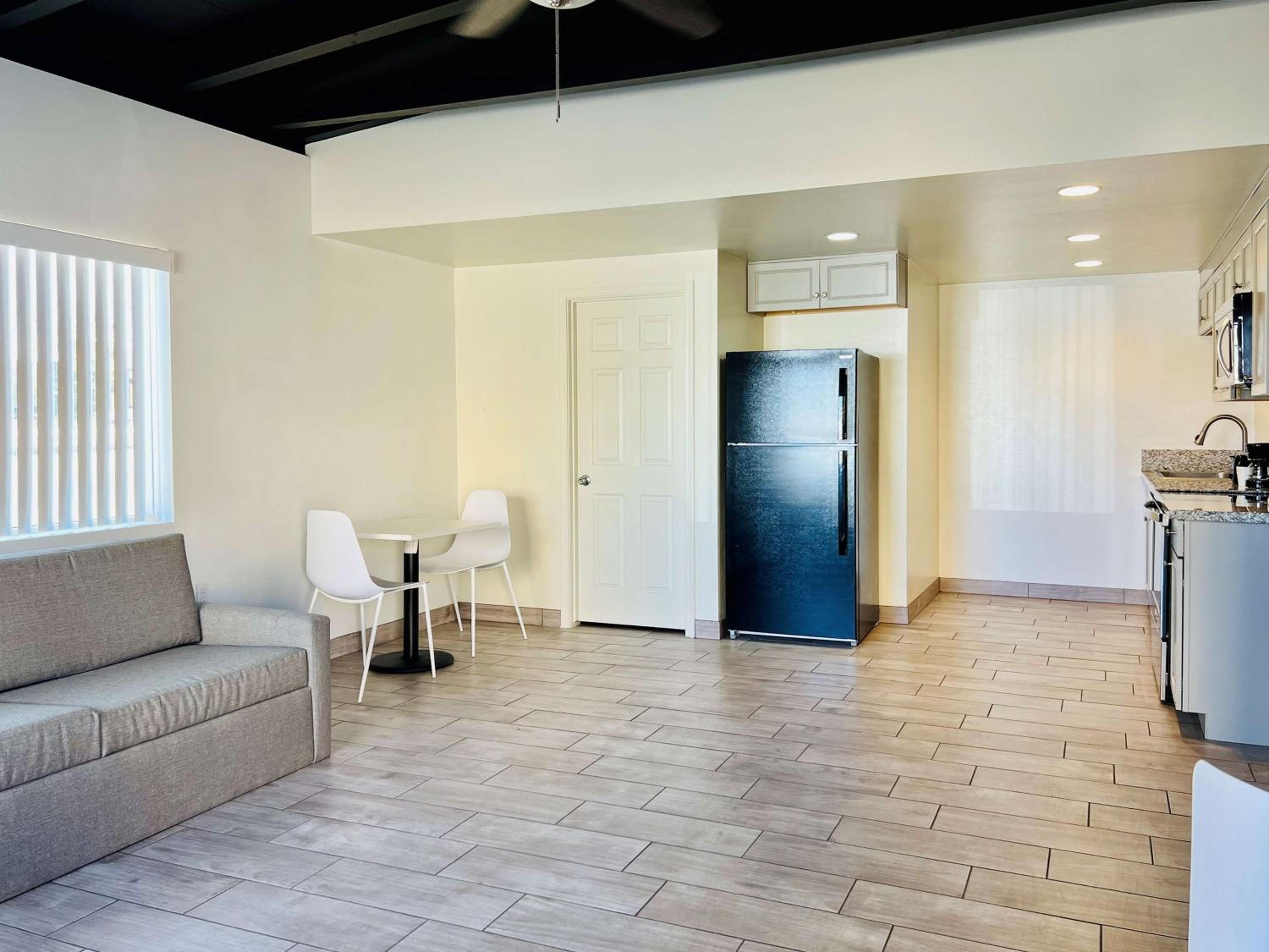 2 Full Beds | Kitchen - Photo 3