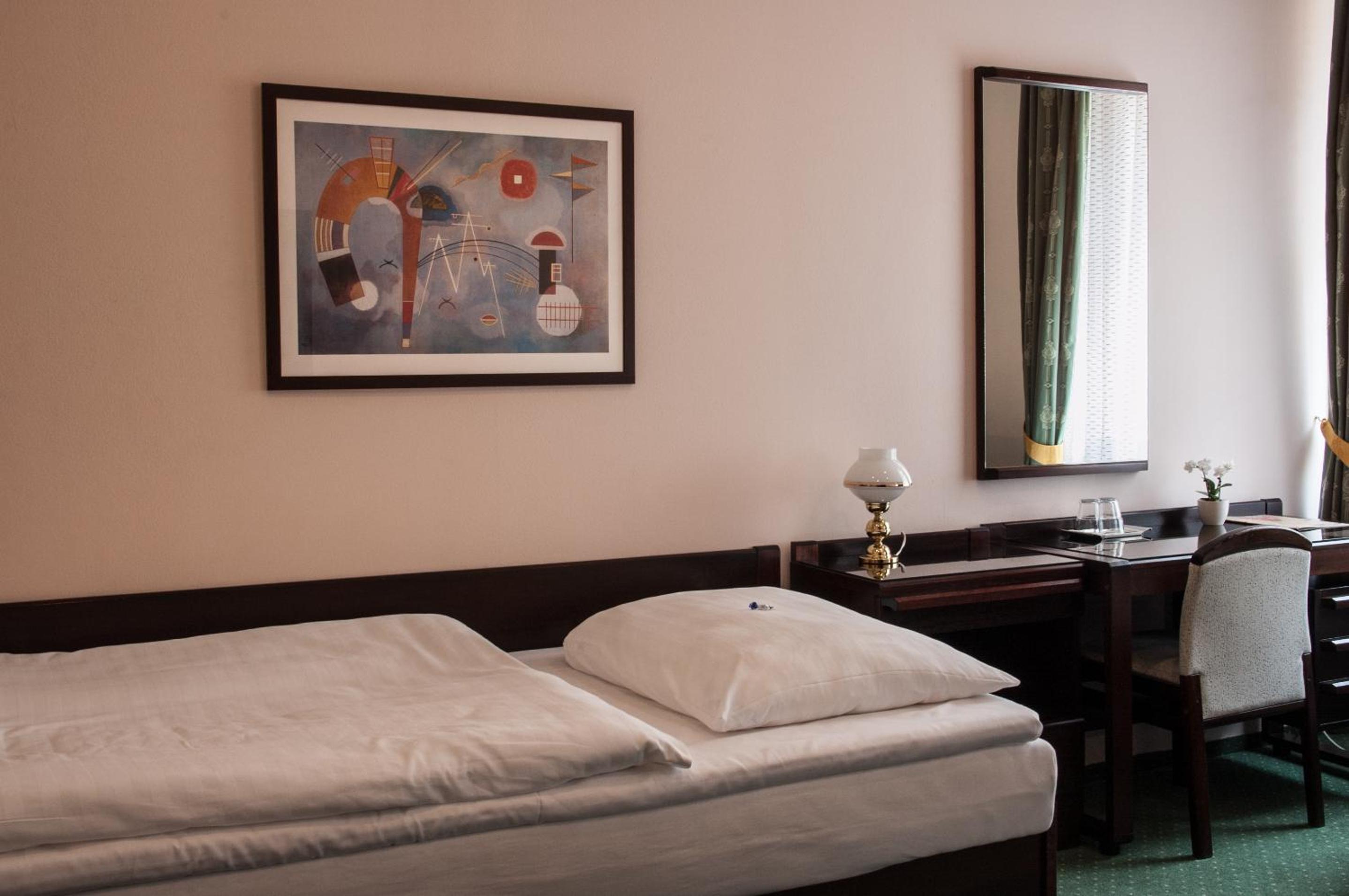 Double or Twin Room - Photo 9