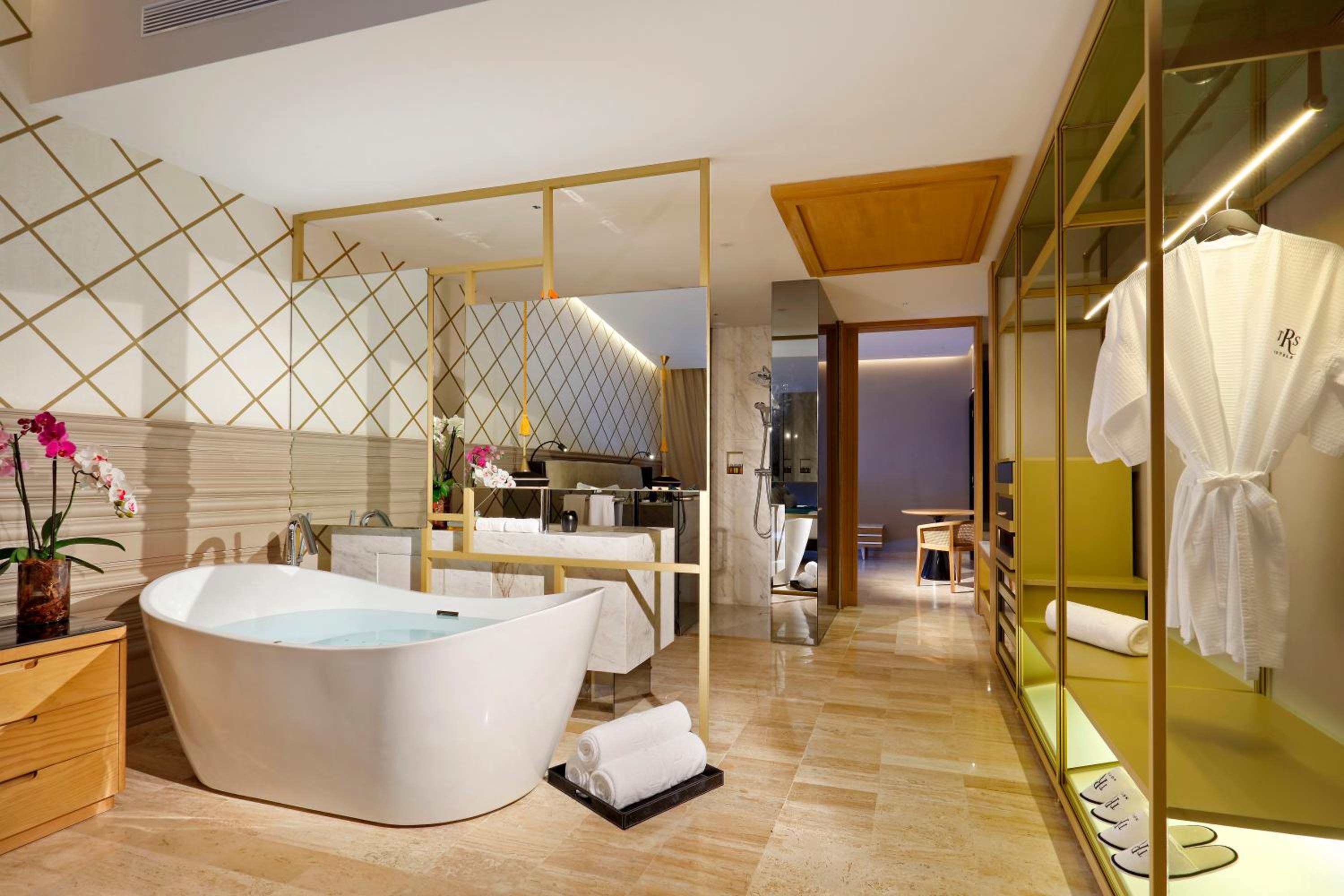 Suite Garden View thumbnail 5