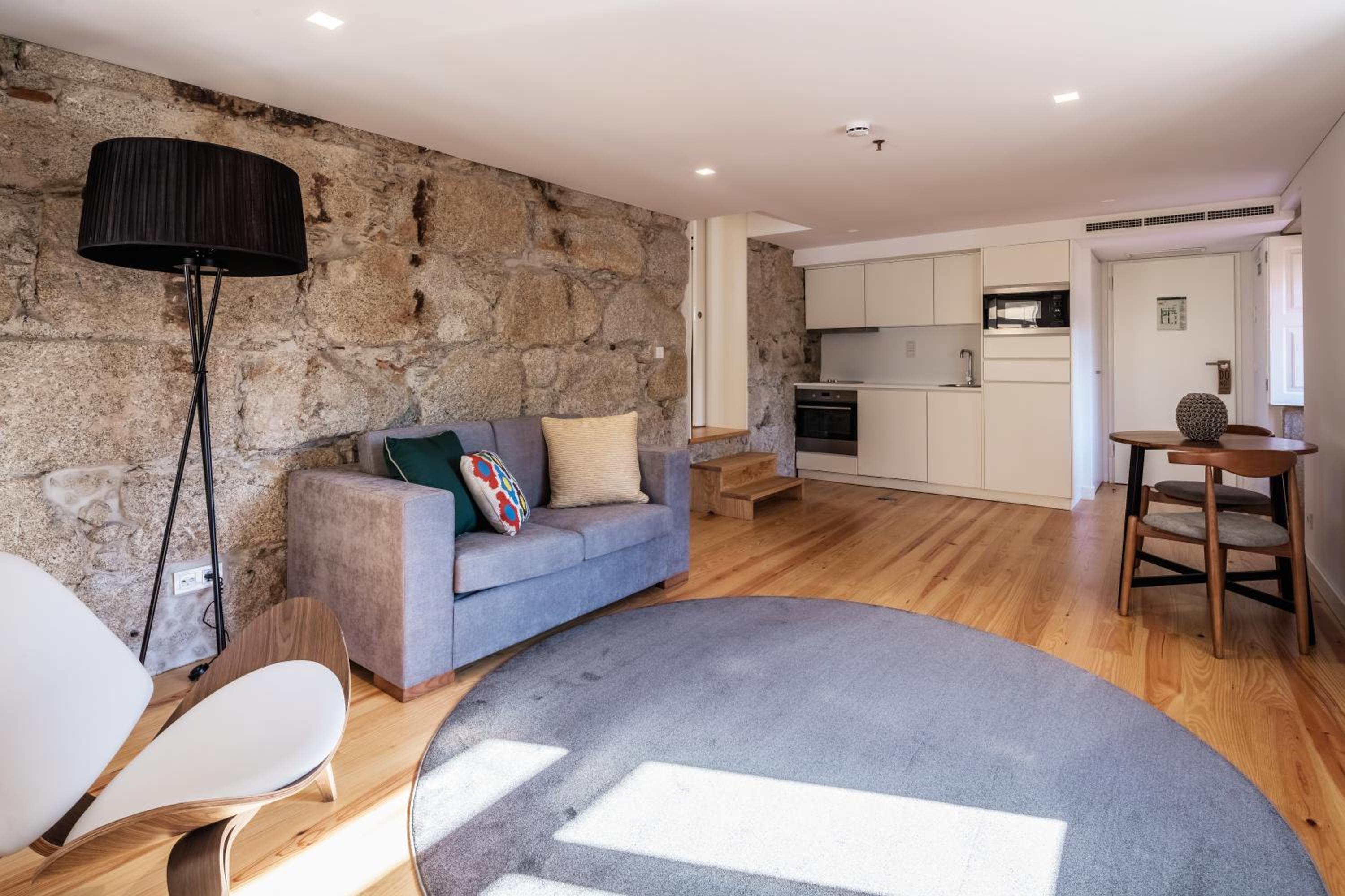 One-Bedroom Apartment thumbnail 5