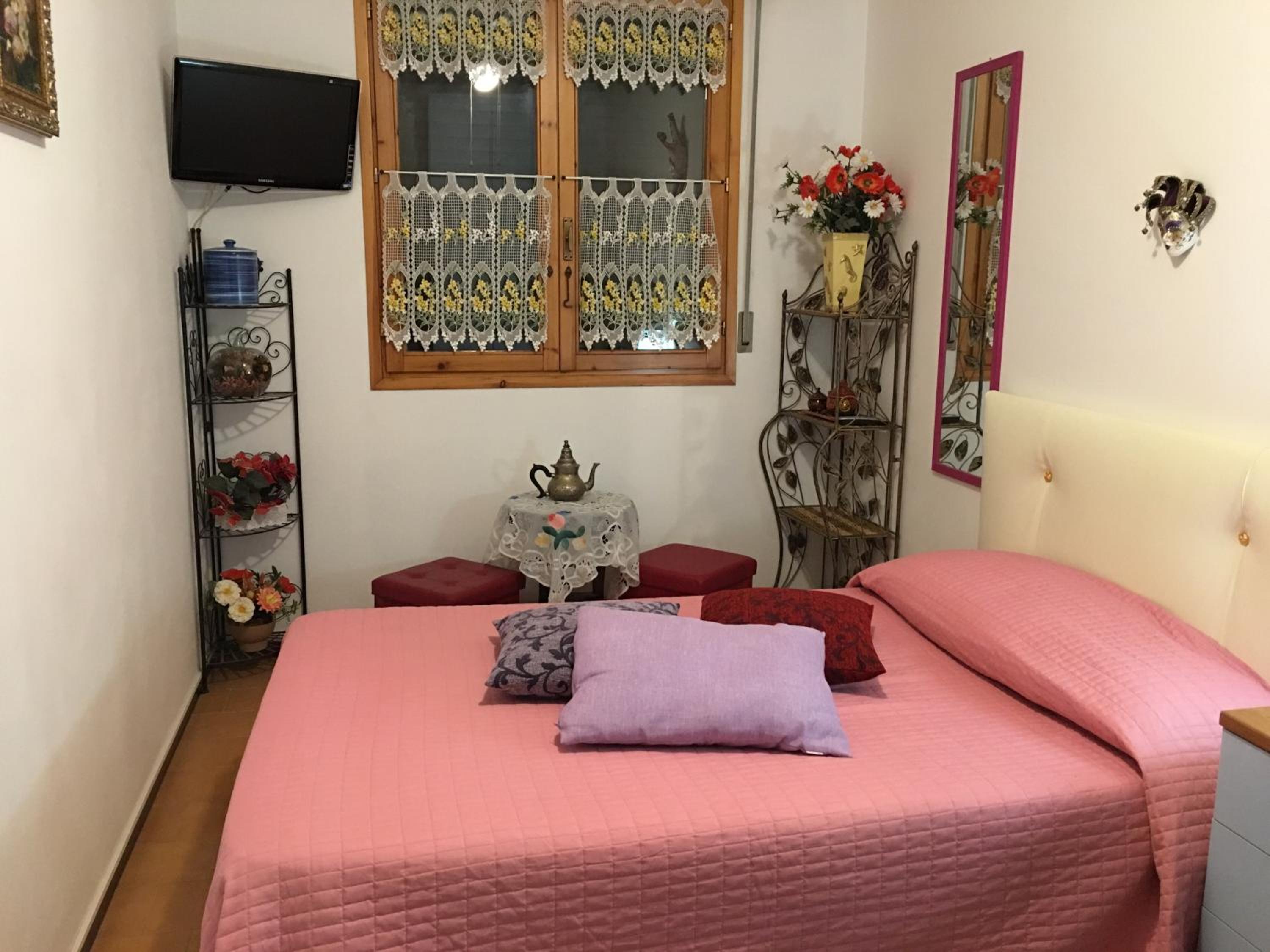 Double Room With Private External Bathroom photo 1