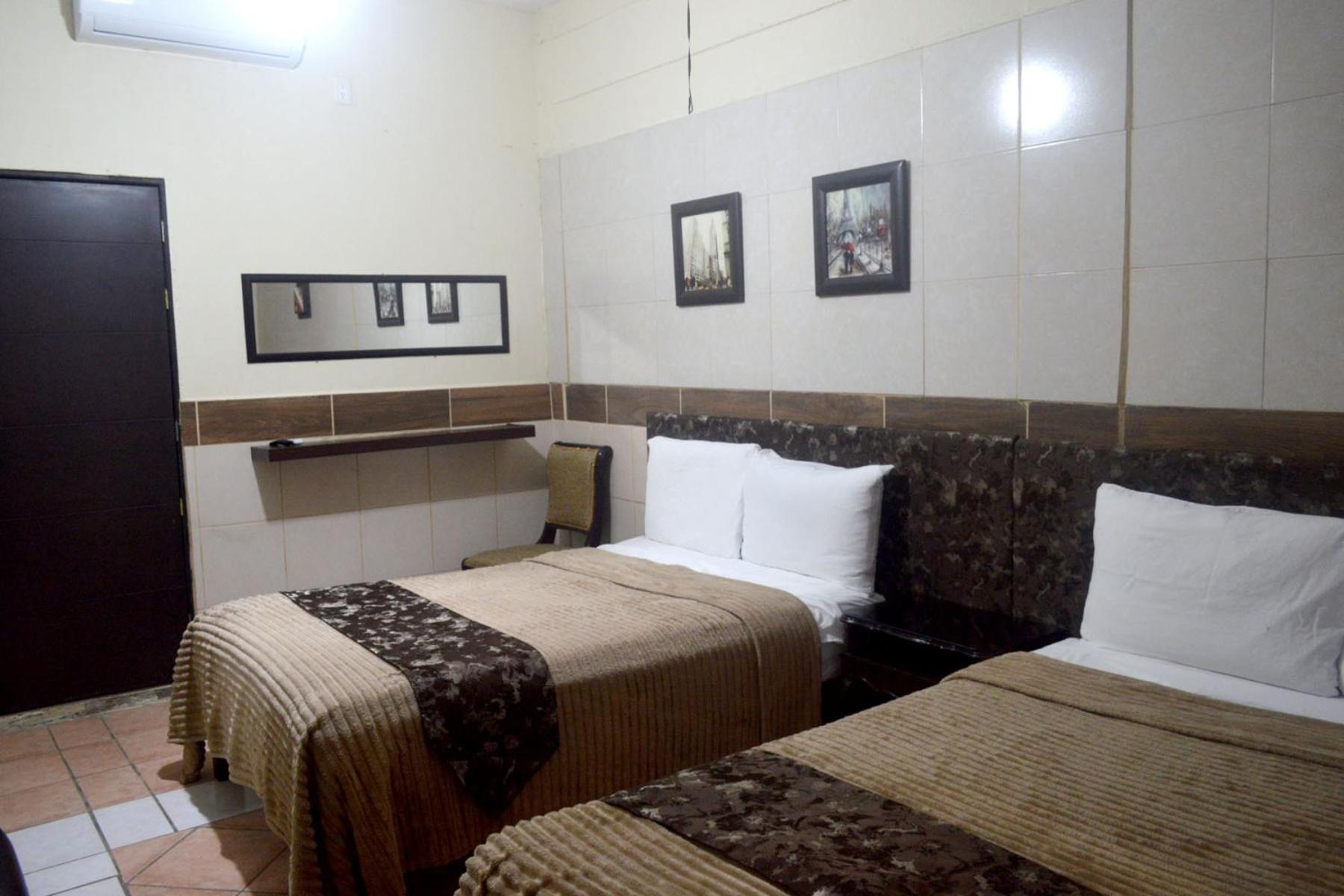 Large Twin Room photo 2