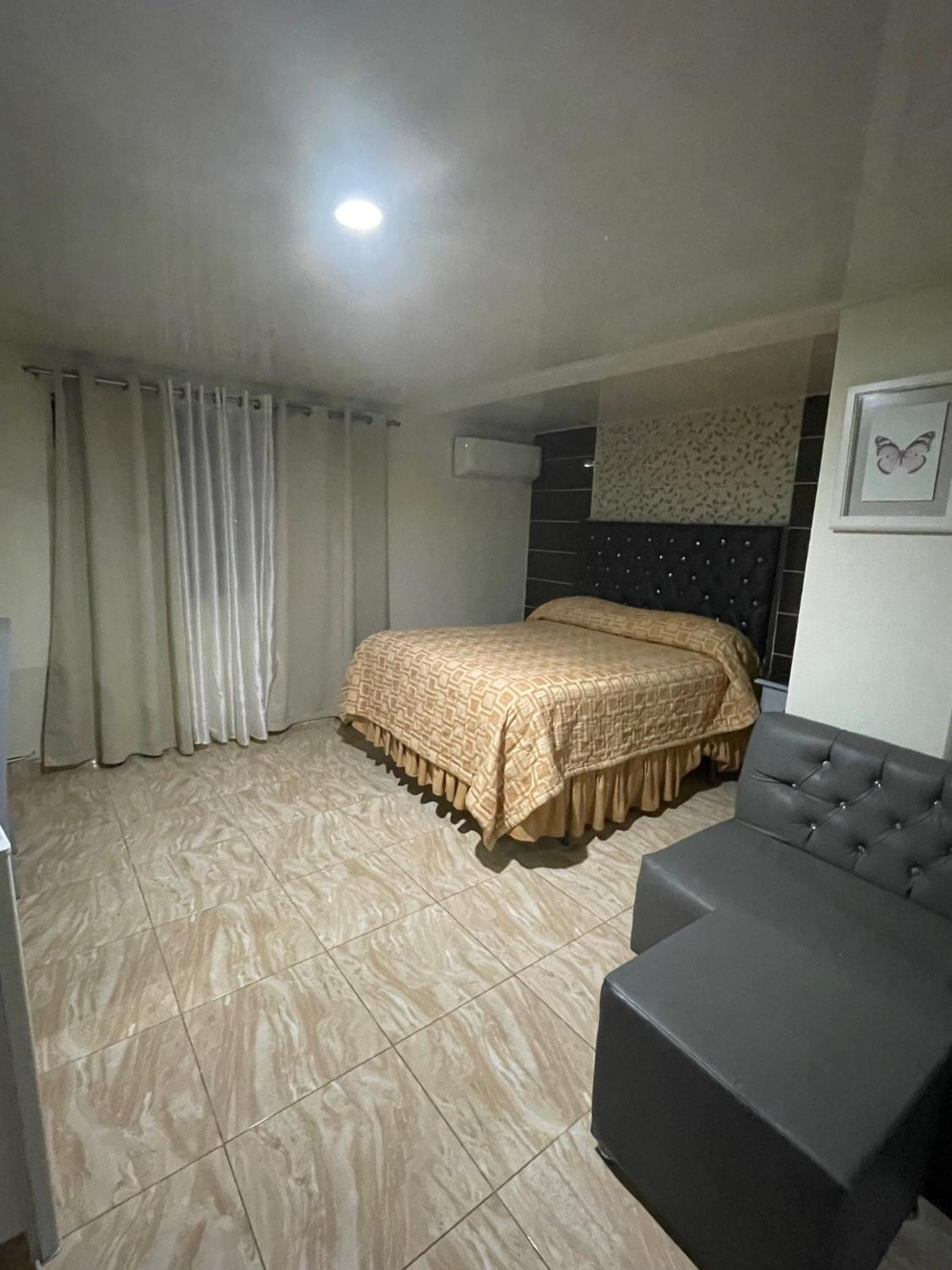 JR Suite Room