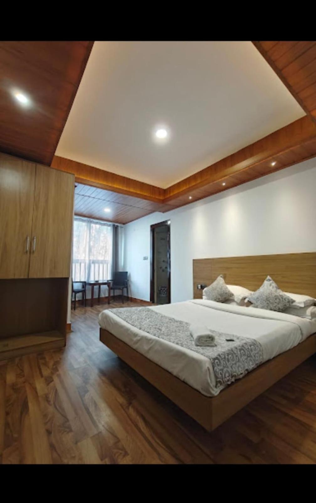 Deluxe Double Room (2 Adults + 1 Child)