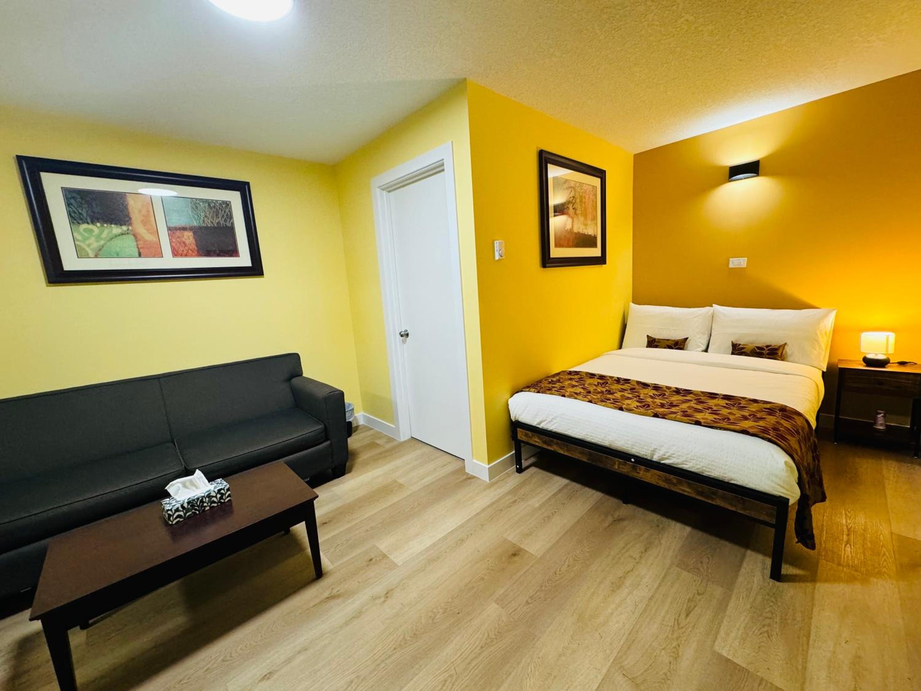 Deluxe Double Room with Extra Bed photo 1