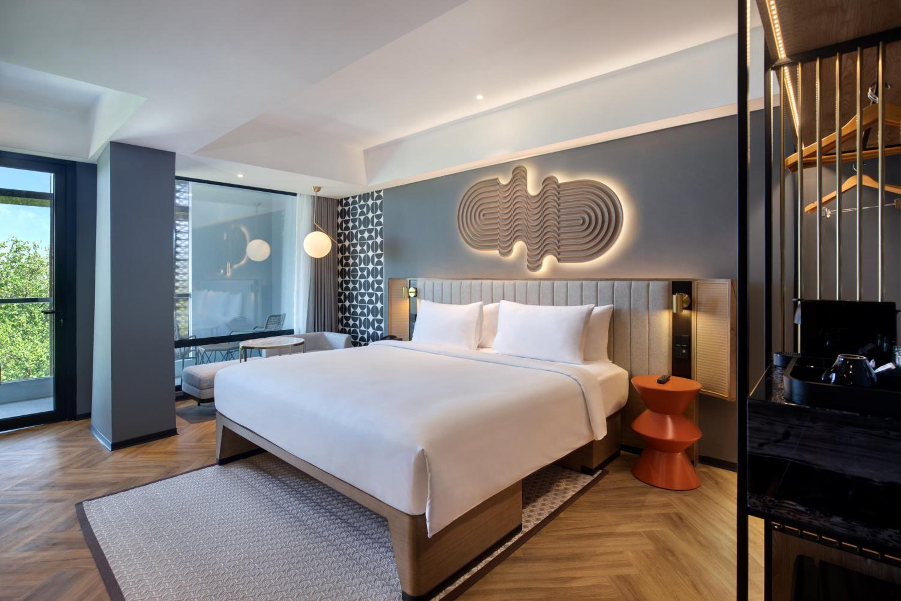Comfort King Suite with Ocean View and Unlimited Self-Service Laundry - Photo 4