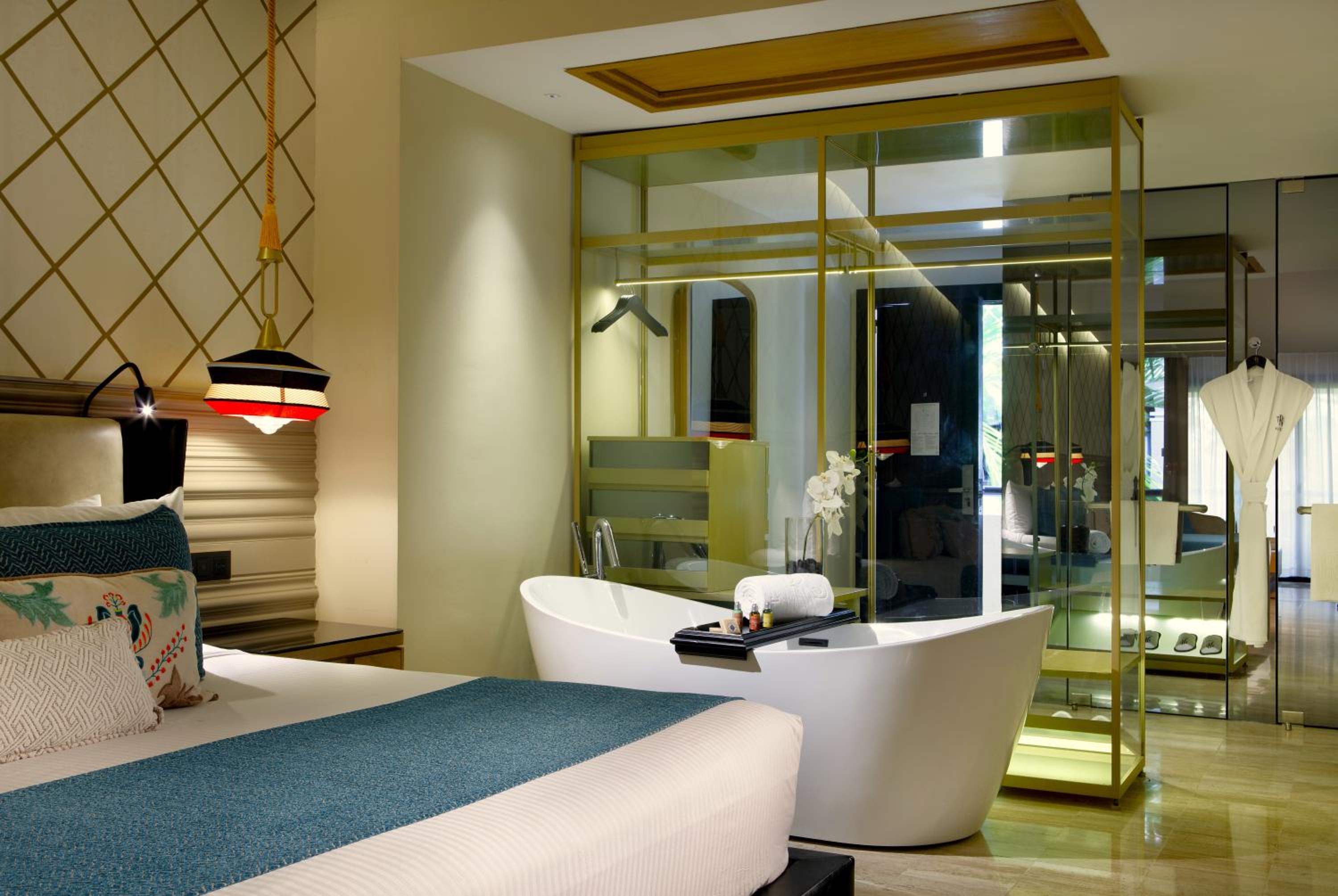 Junior Suite Poolside Ocean View