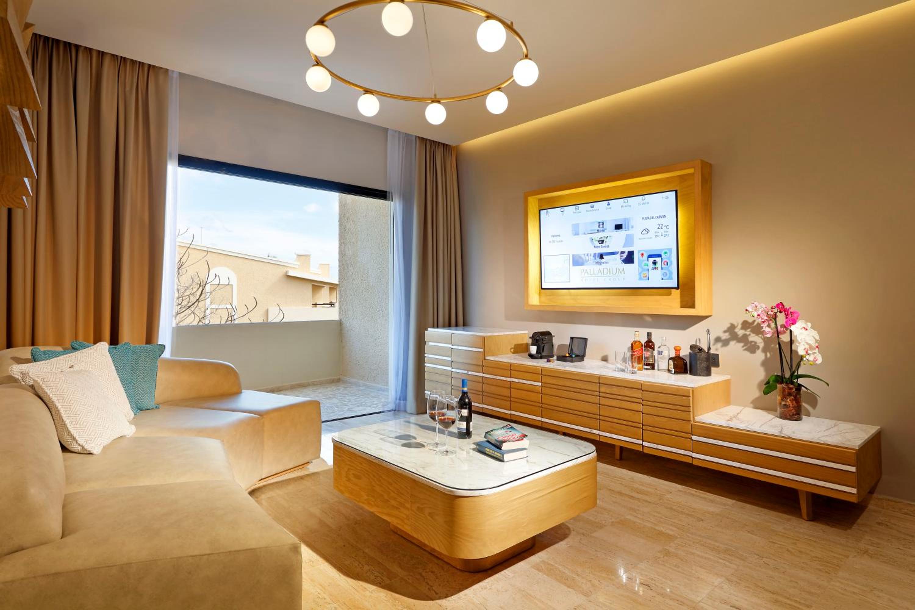 Suite Jacuzzi Terrace Poolside