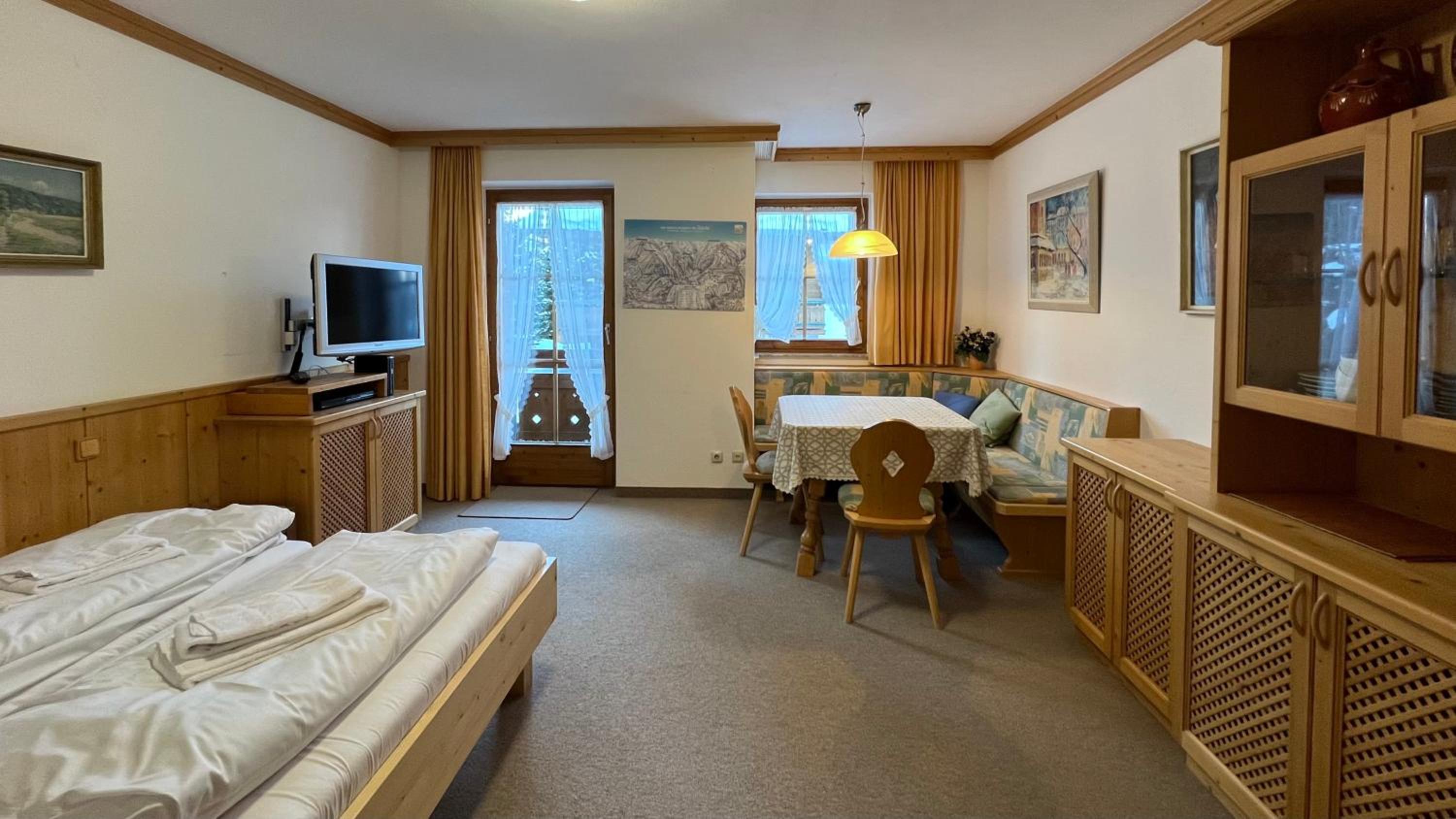 Apartment with Mountain View photo 2