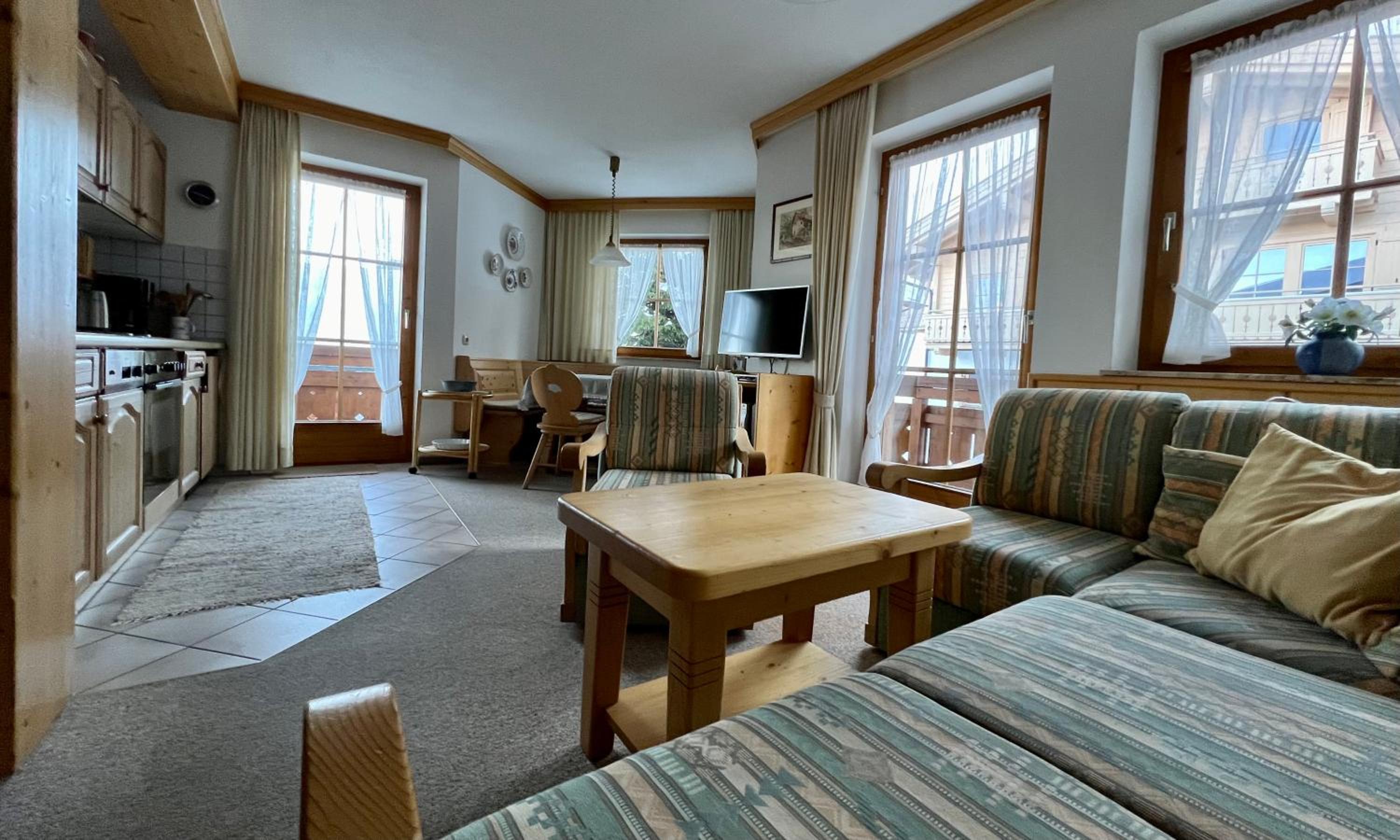 Apartment with Mountain View photo 3