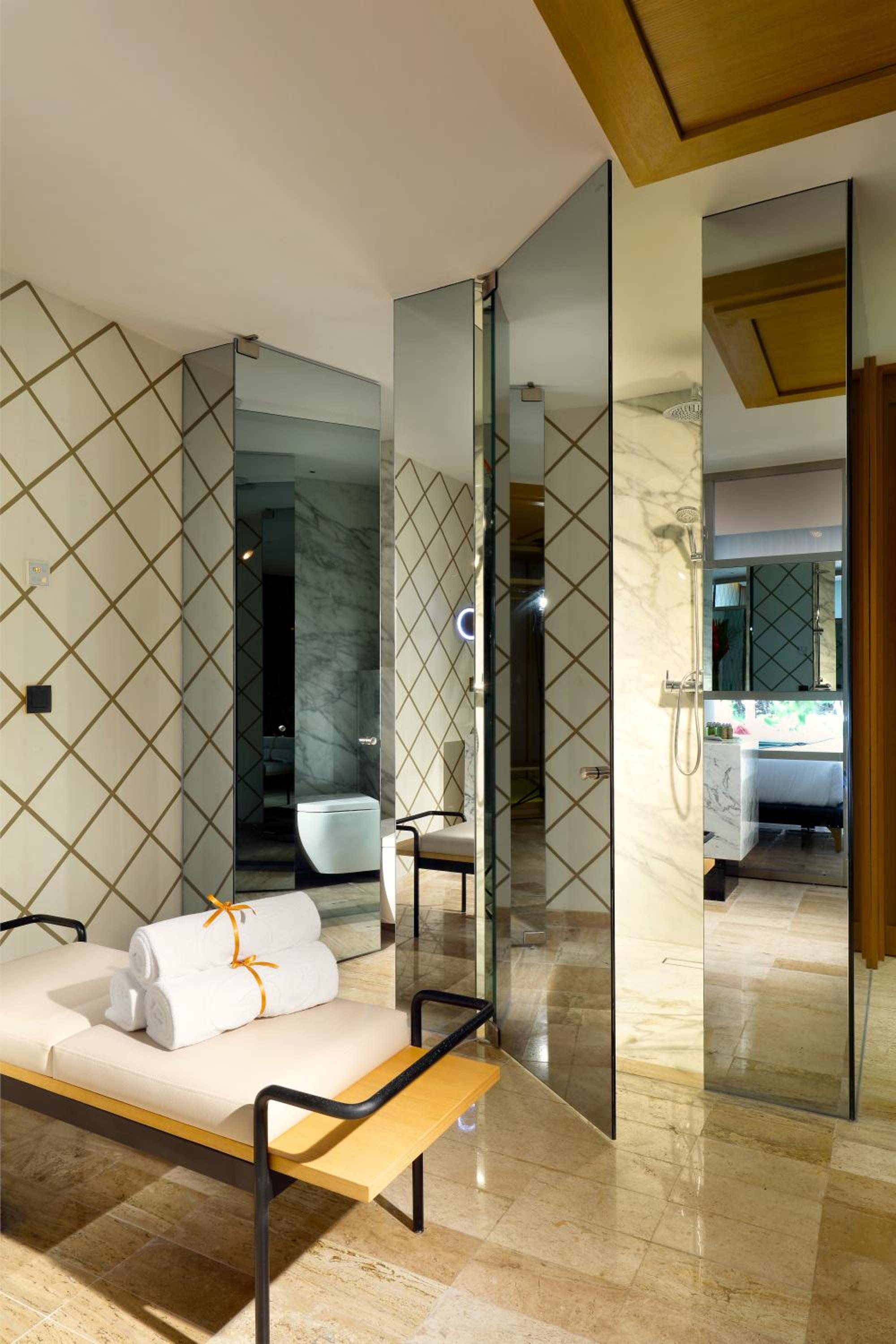 Suite Jacuzzi Terrace Poolside