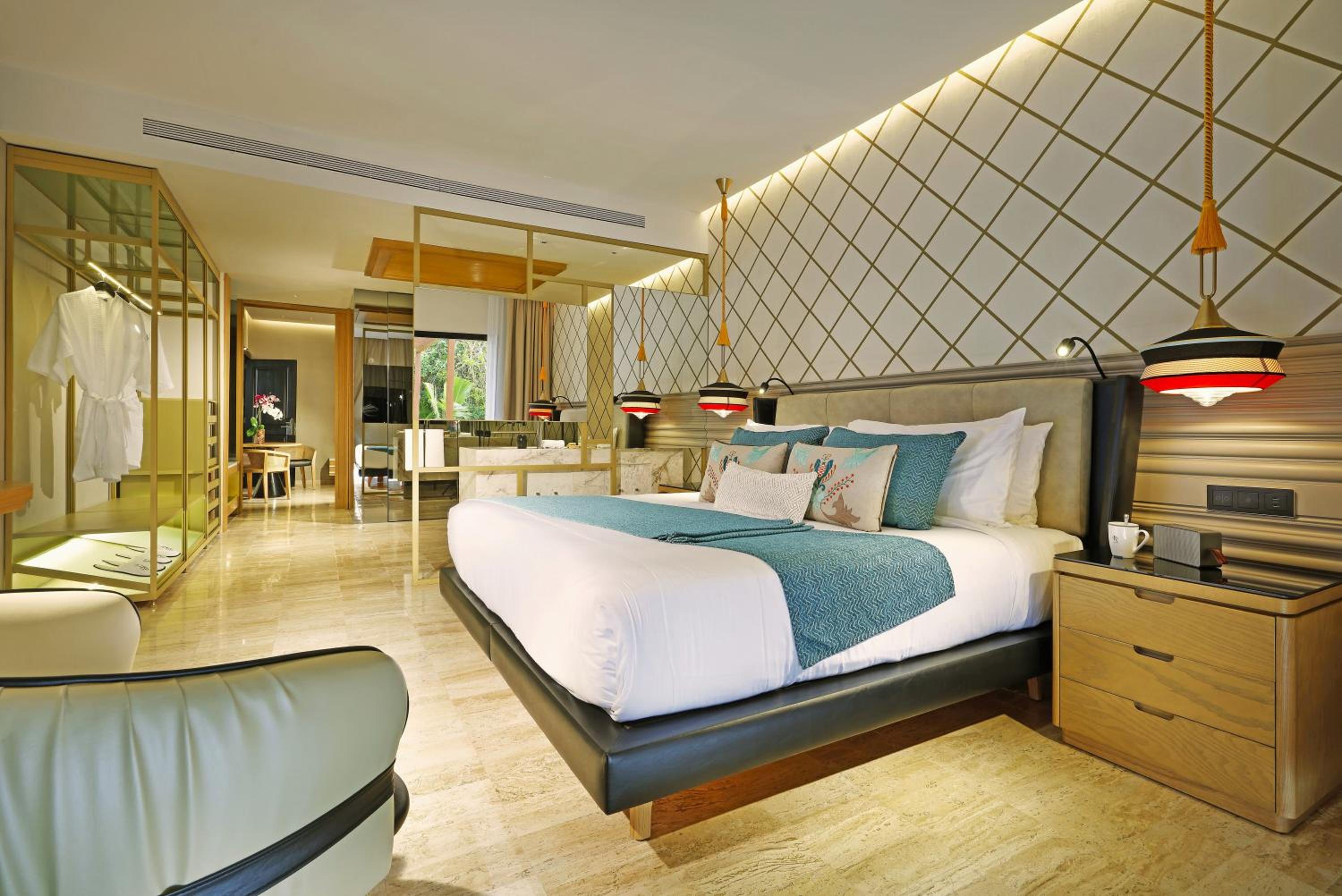 Suite Jacuzzi Terrace Poolside
