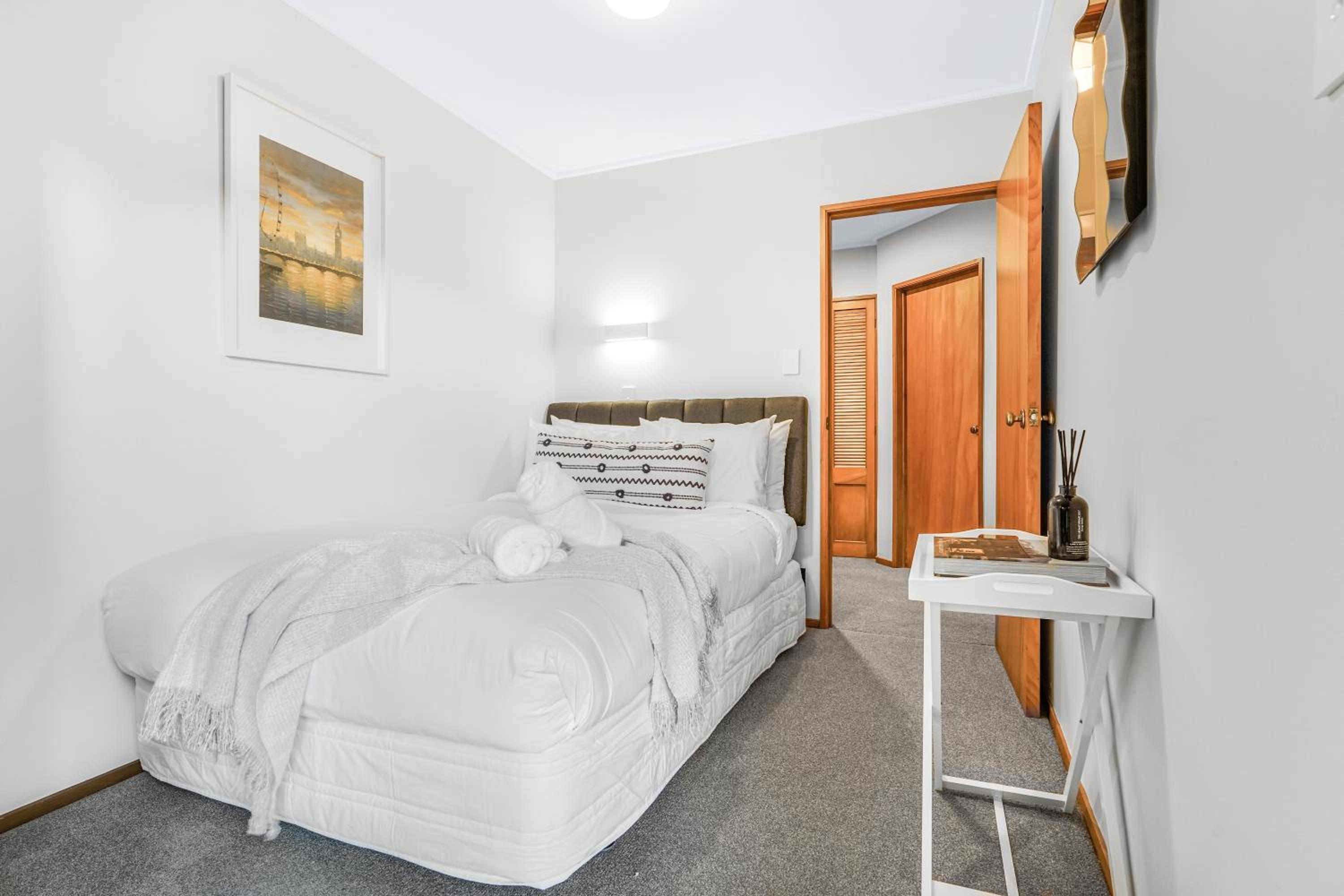 Three-Bedroom House photo 2