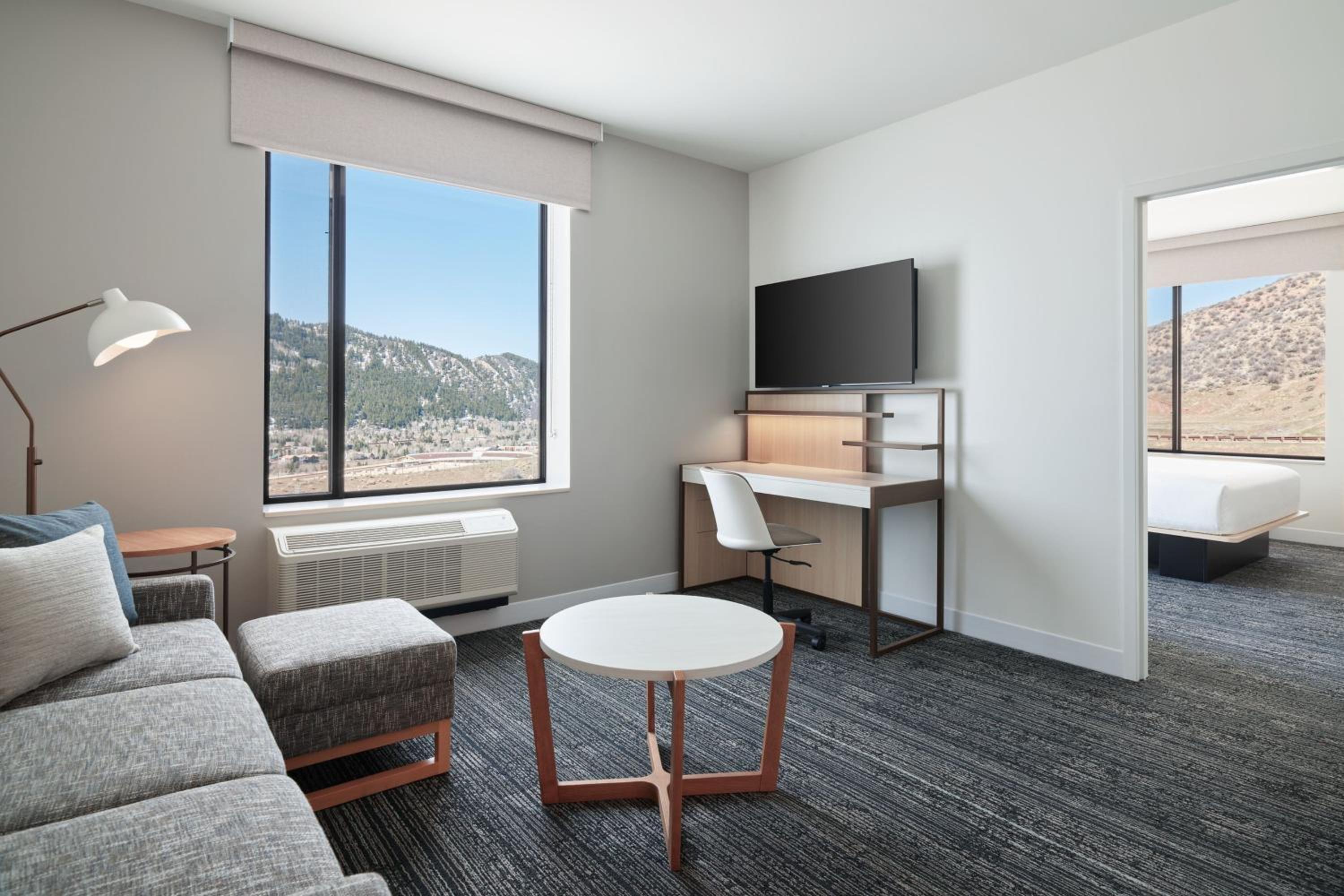 One-Bedroom King Suite with Sofa Bed and Mountain View - Photo 2
