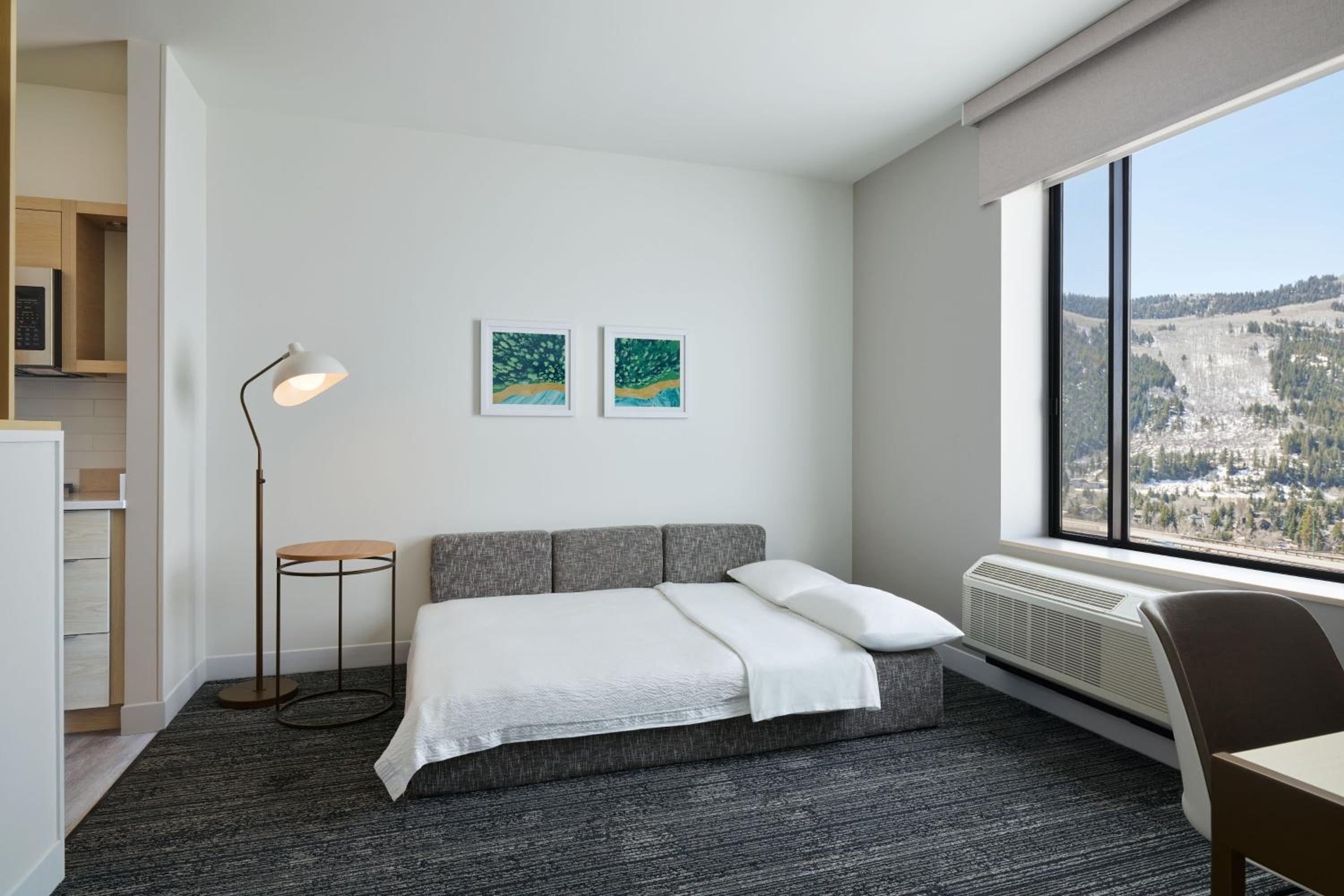 One-Bedroom King Suite with Sofa Bed and Mountain View - Photo 3