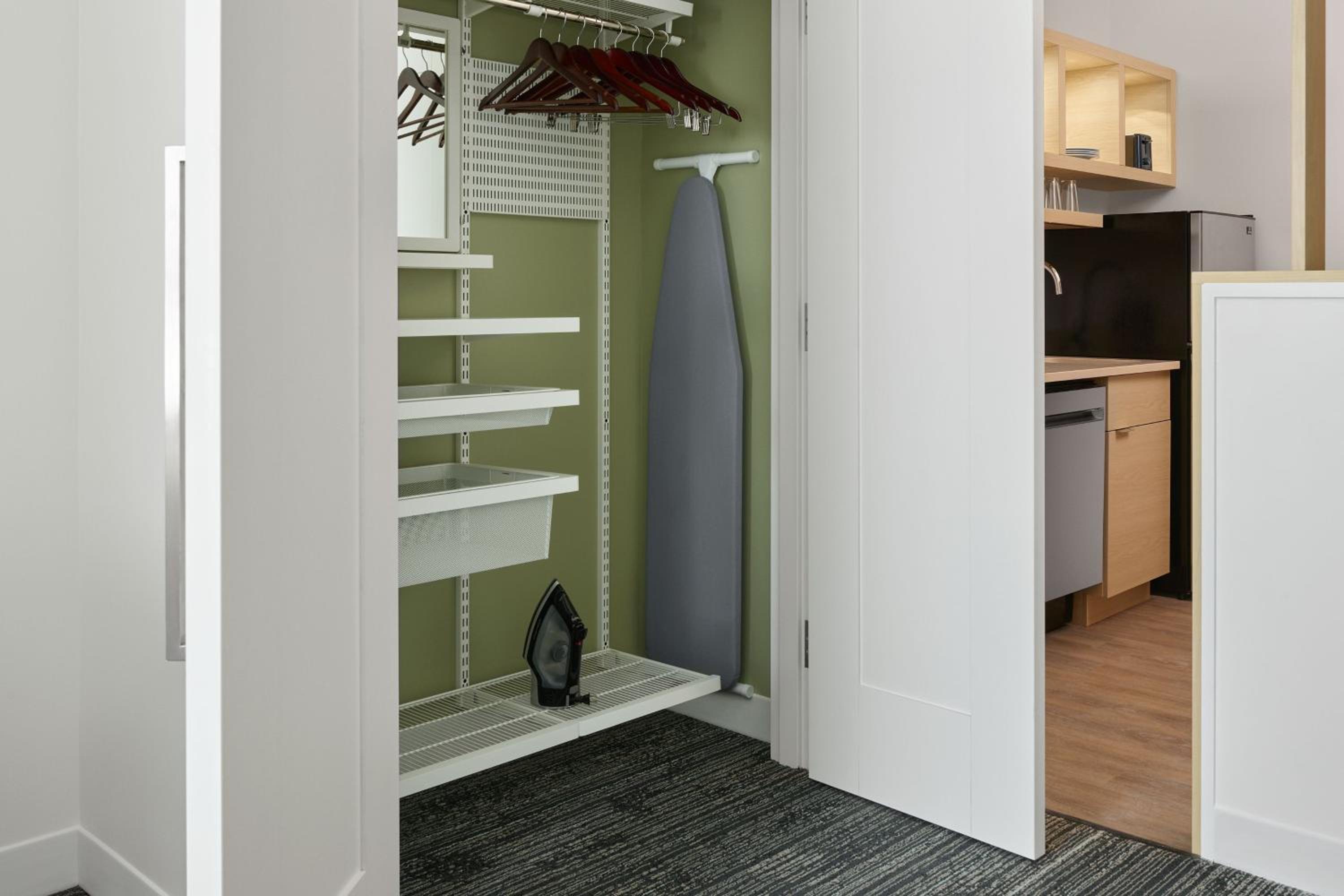 King Studio with Mountain View - Top Floor - Photo 5