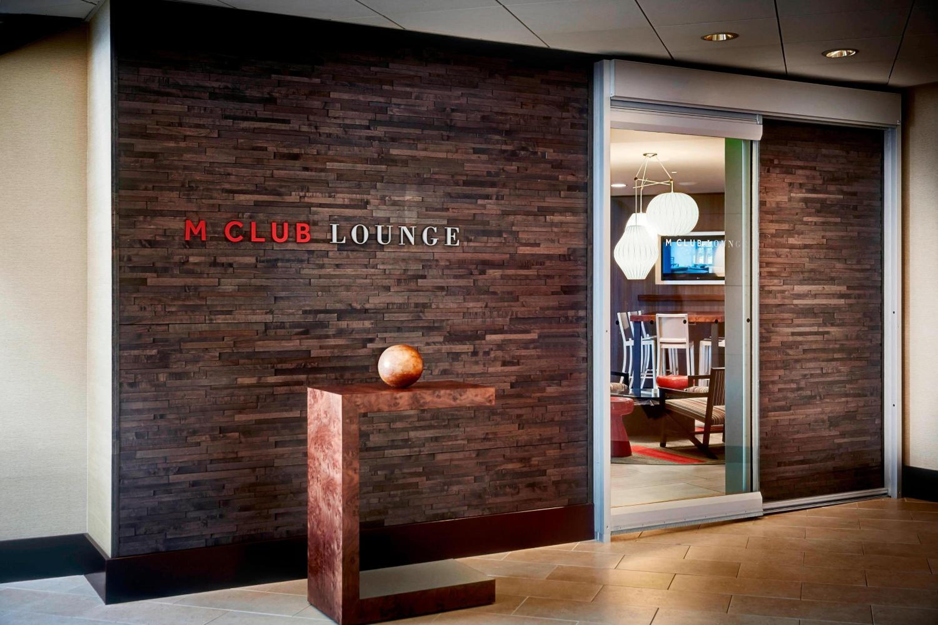 M Club Guest Room with two double beds and M Club lounge access - Photo 4