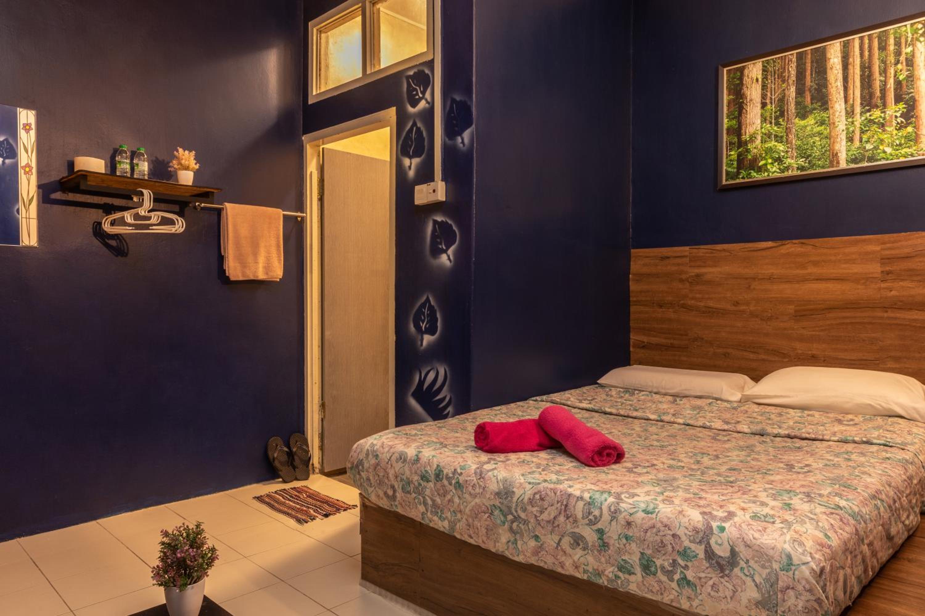 Deluxe Double Room - Photo 9
