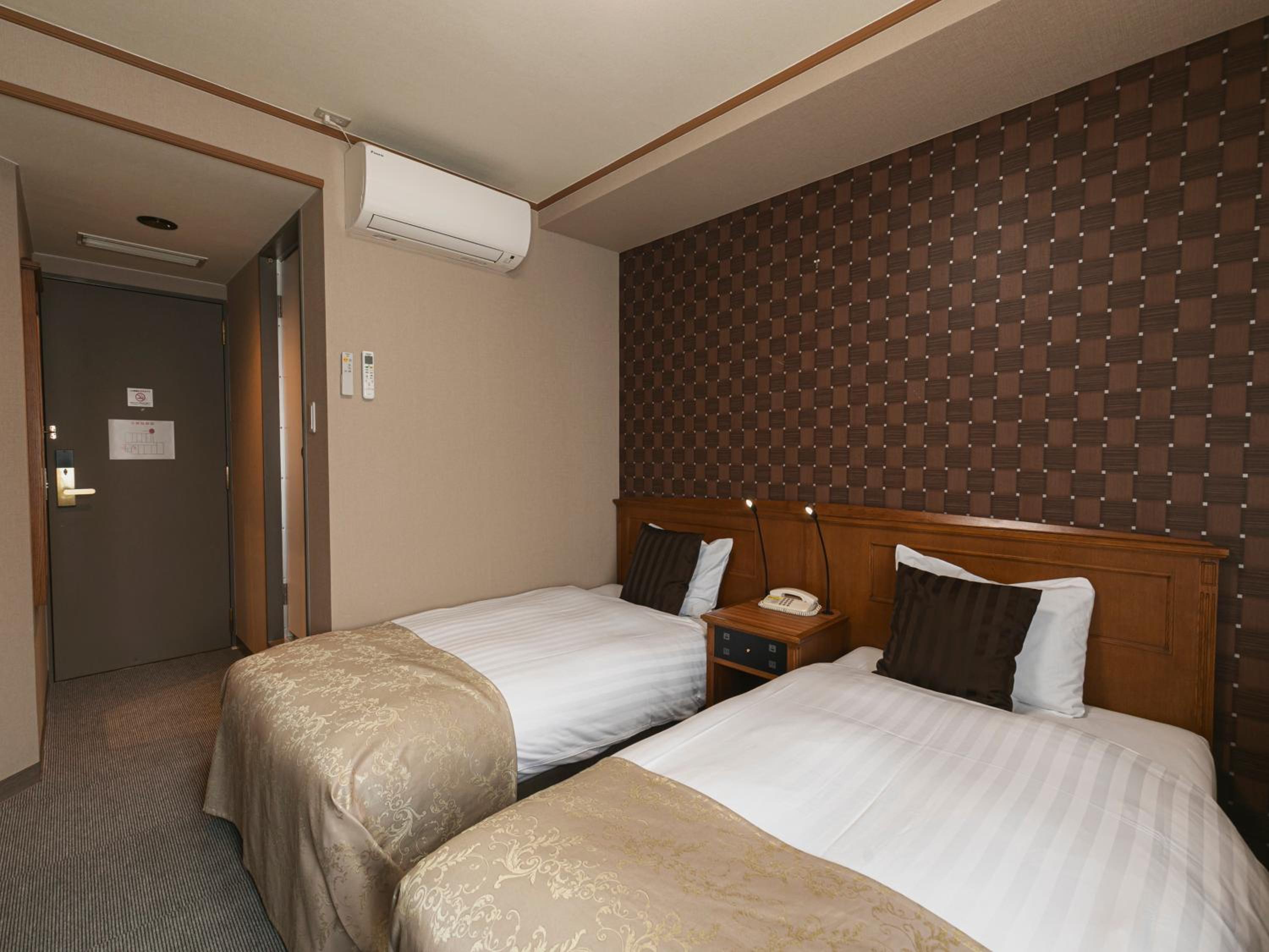 Economy Twin Room - Photo 1