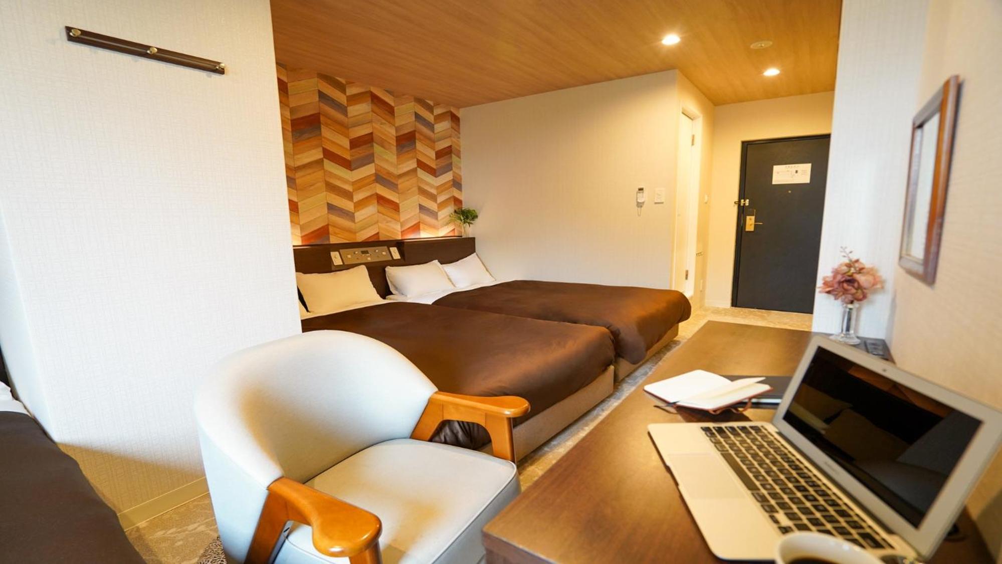 Renewal Triple Room - Smoking (E-Cigarets Only) - Photo 6