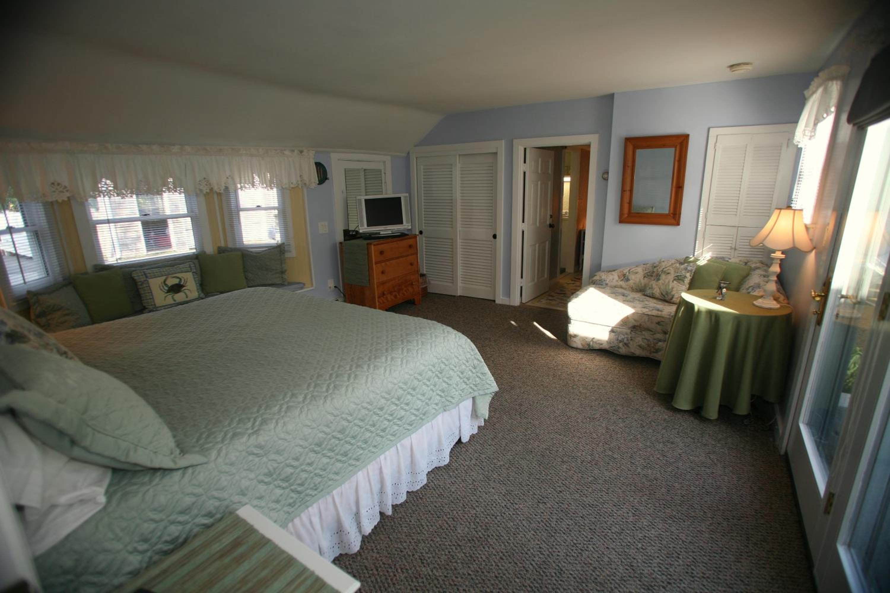 King Suite with Pool View photo 3