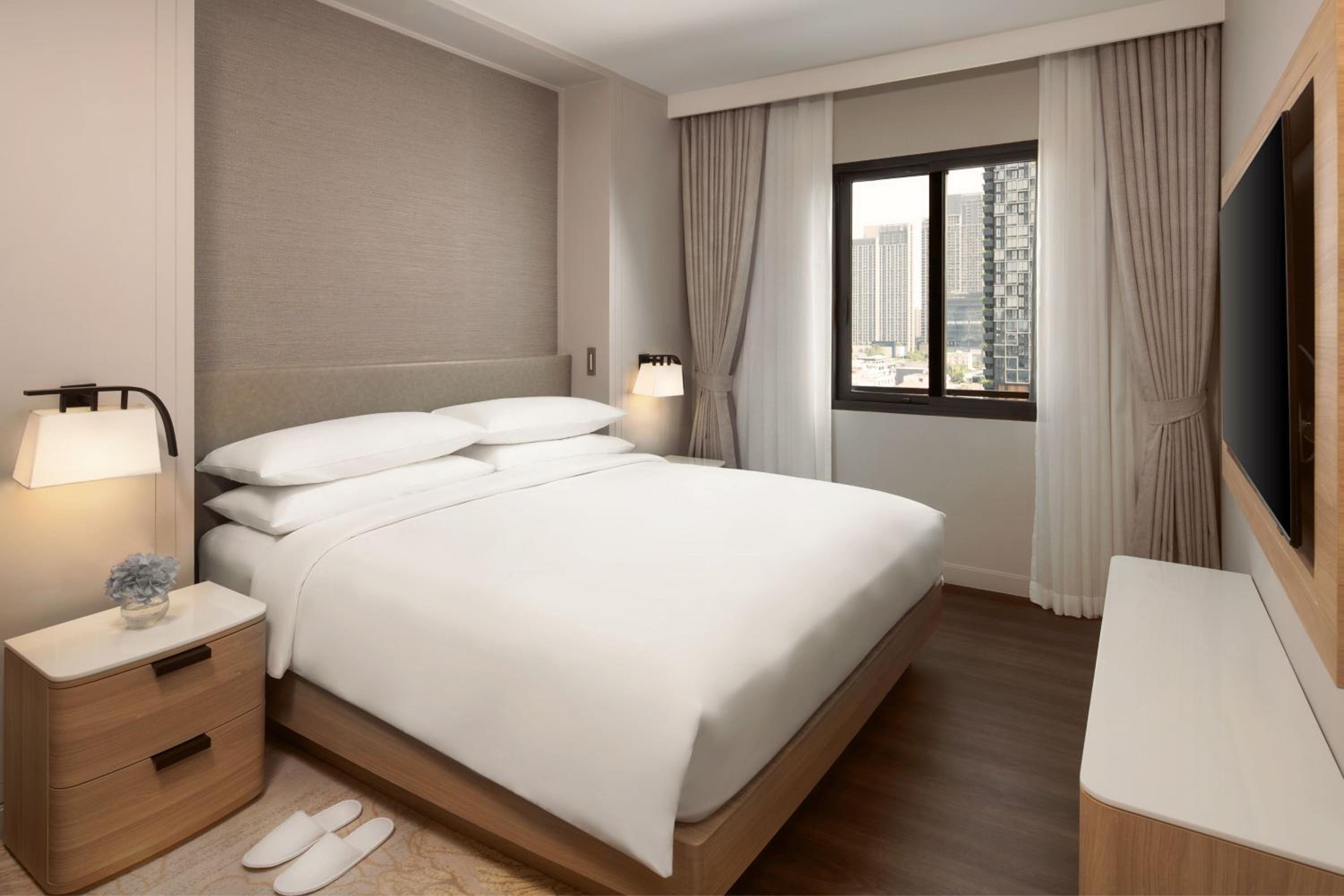 Premium King Suite with Balcony