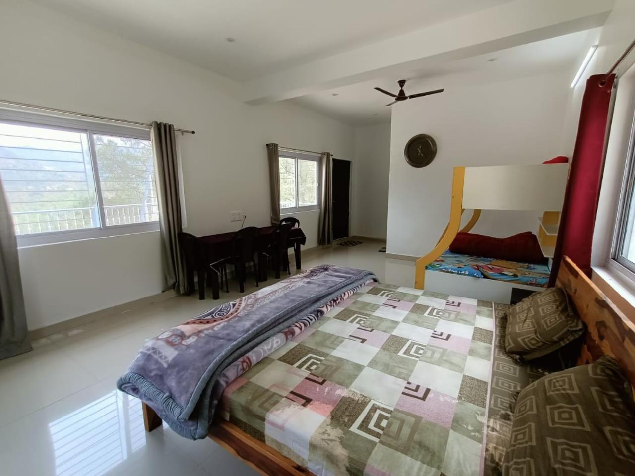 Family Room with Balcony photo 2