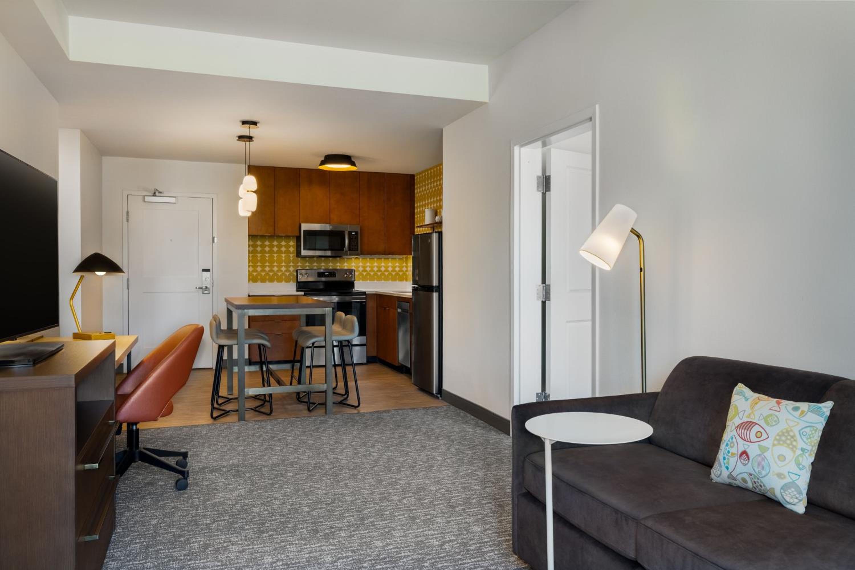 Two-Bedroom Suite - Photo 3