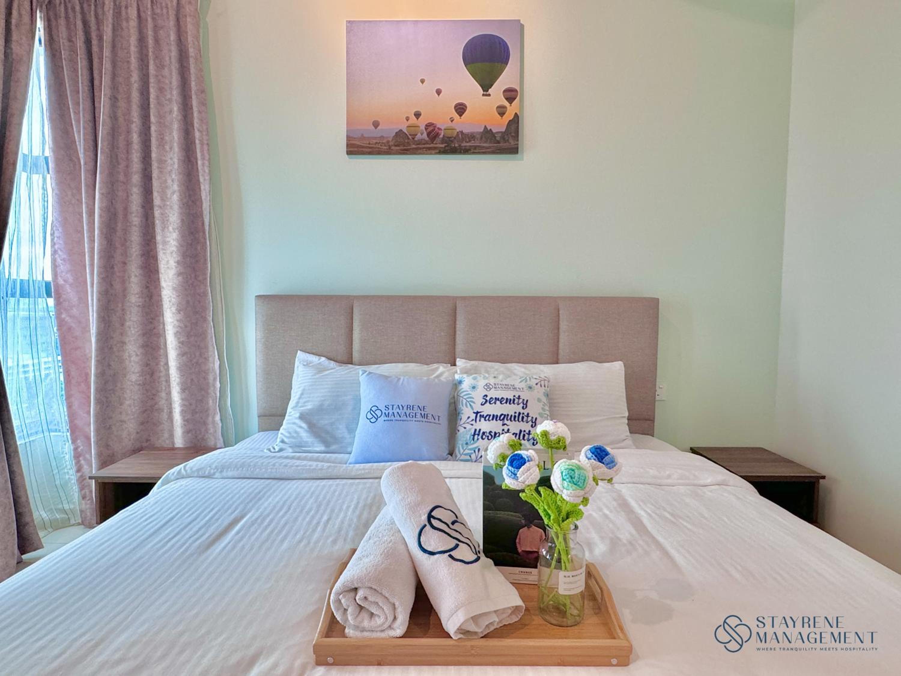 Three-Bedroom Apartment with Balcony - Photo 8