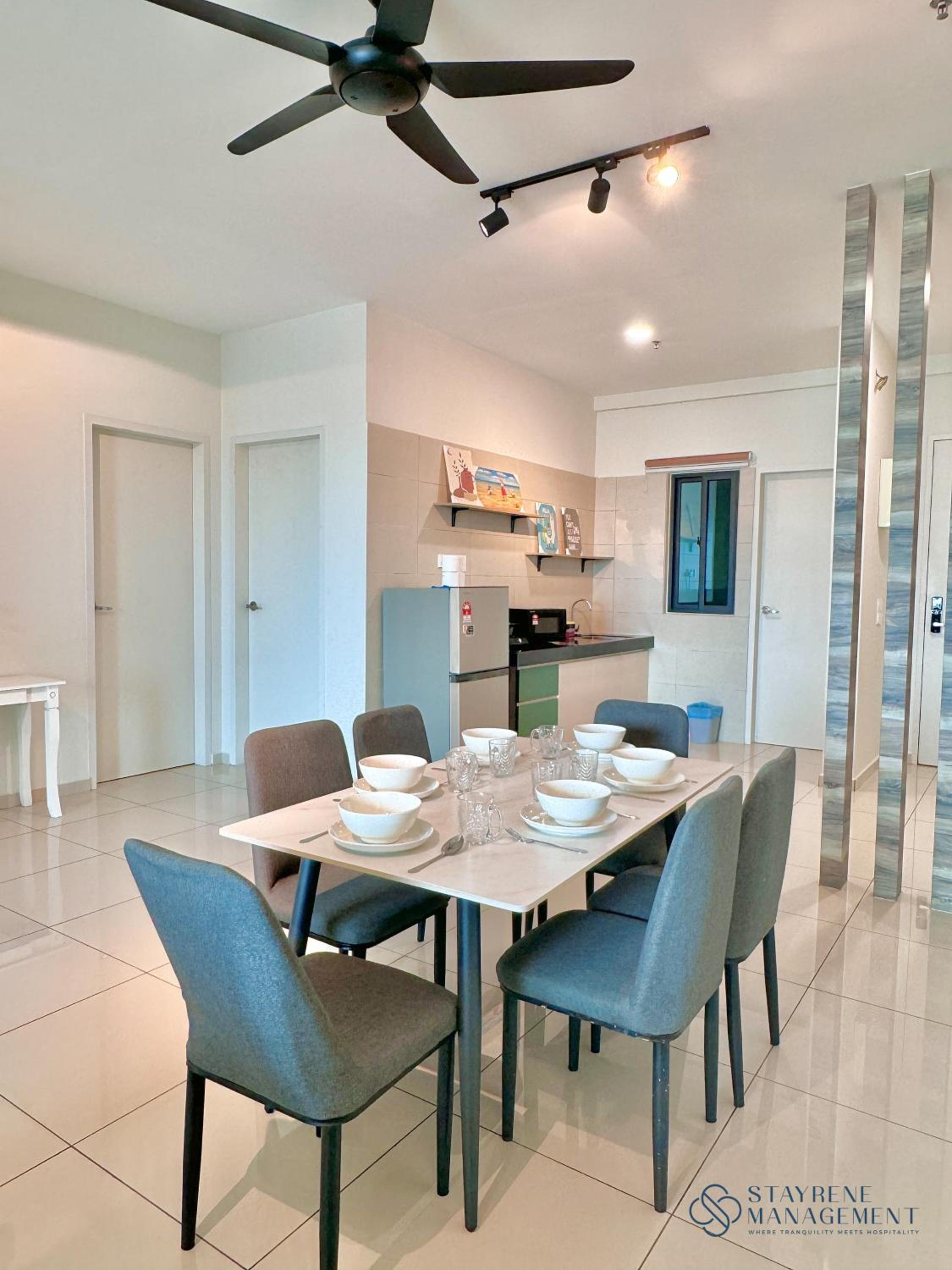 Three-Bedroom Apartment with Balcony - Photo 12
