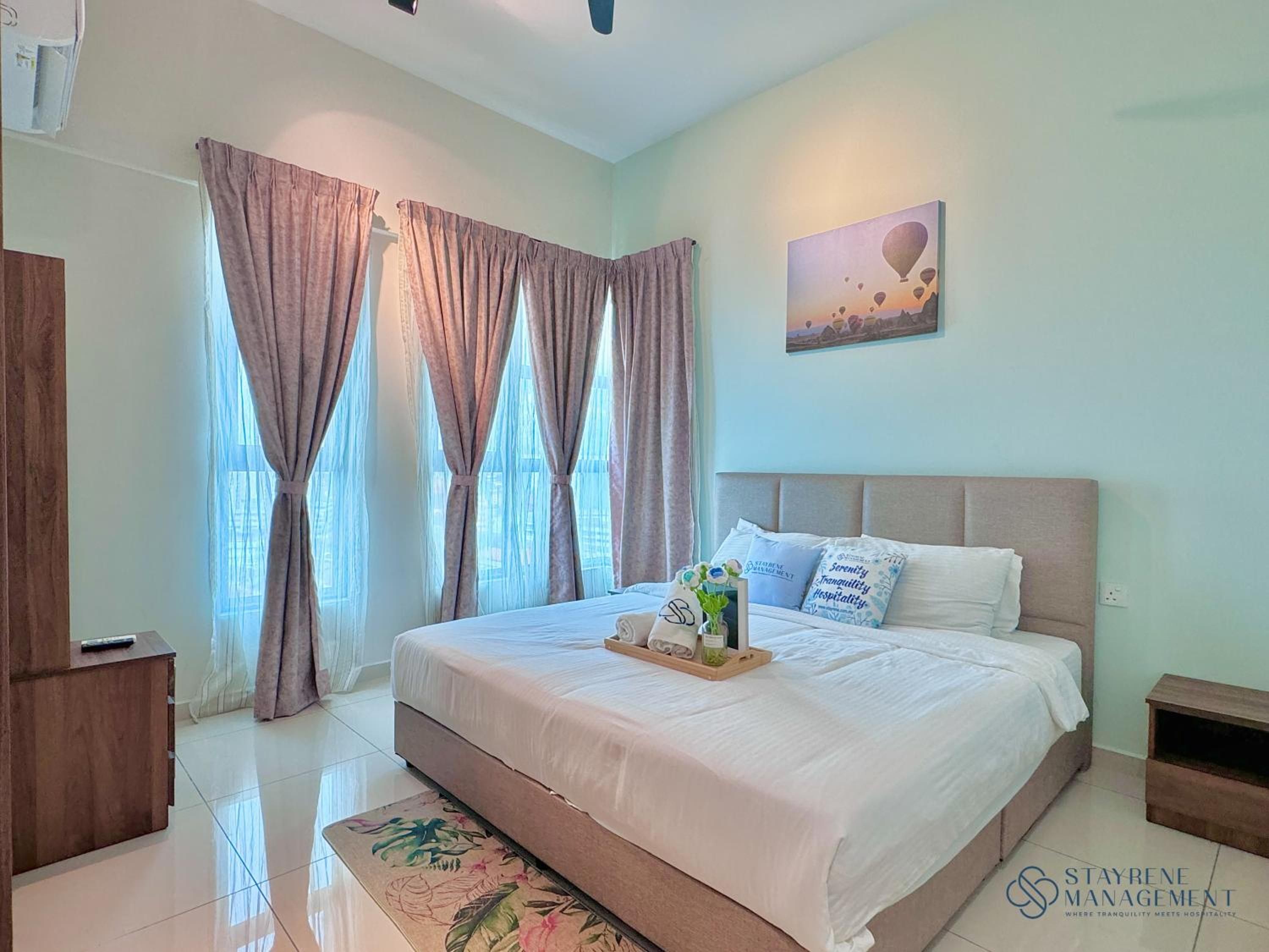 Three-Bedroom Apartment with Balcony - Photo 7