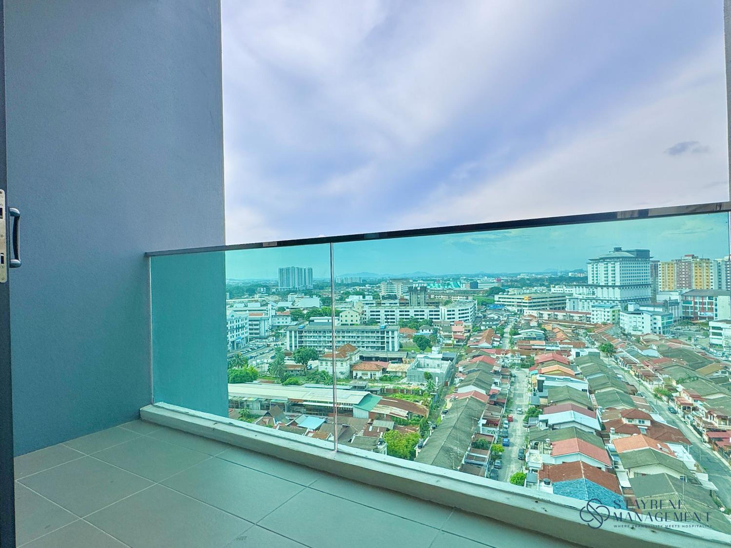 Three-Bedroom Apartment with Balcony - Photo 9
