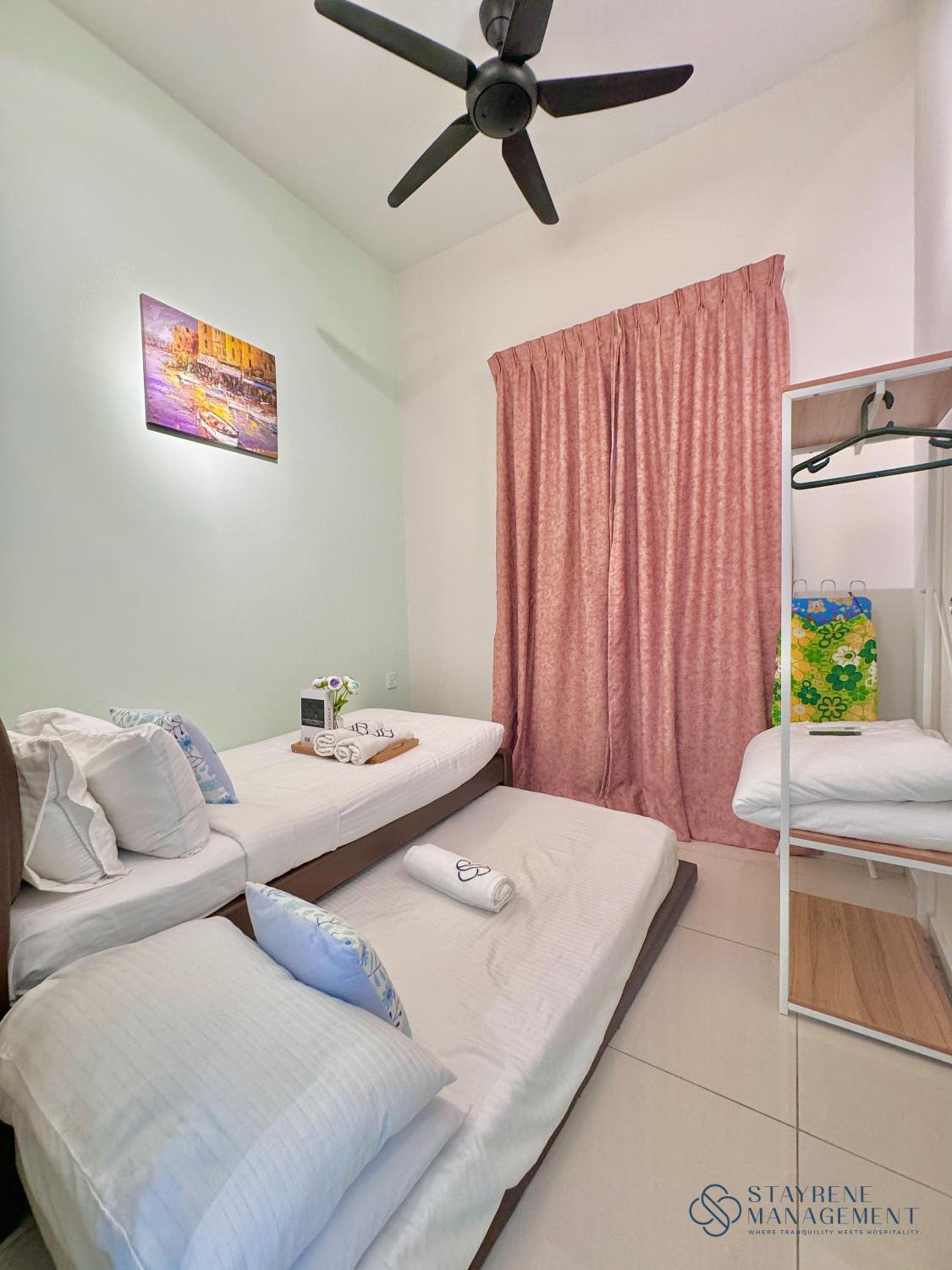 Three-Bedroom Apartment with Balcony - Photo 17