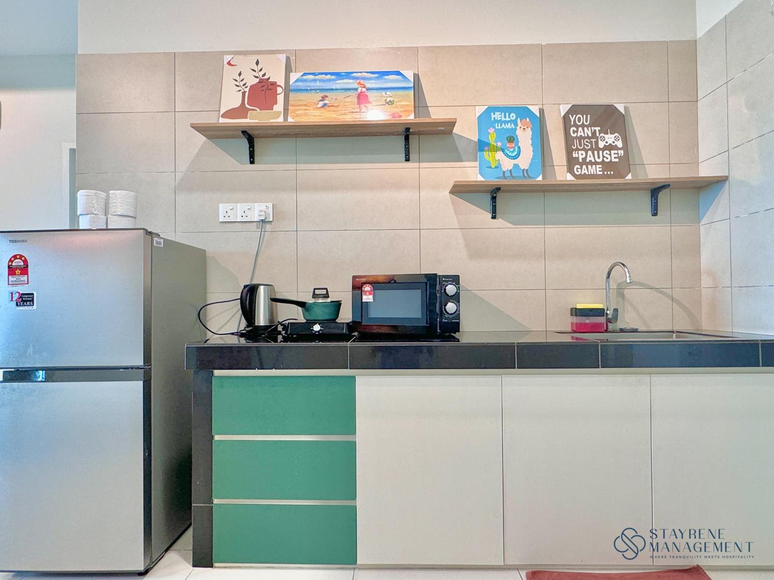 Three-Bedroom Apartment with Balcony - Photo 20