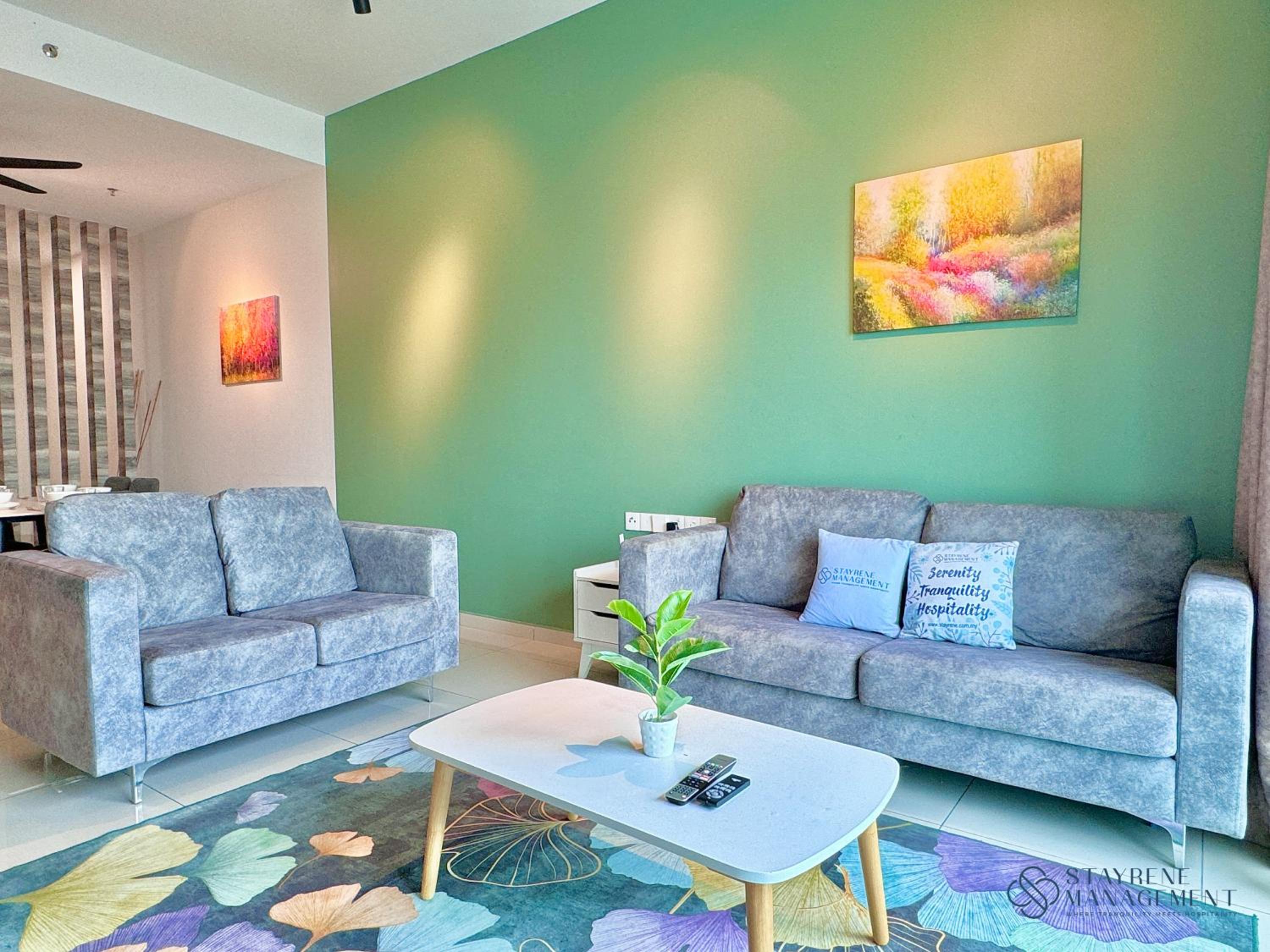 Three-Bedroom Apartment with Balcony - Photo 26