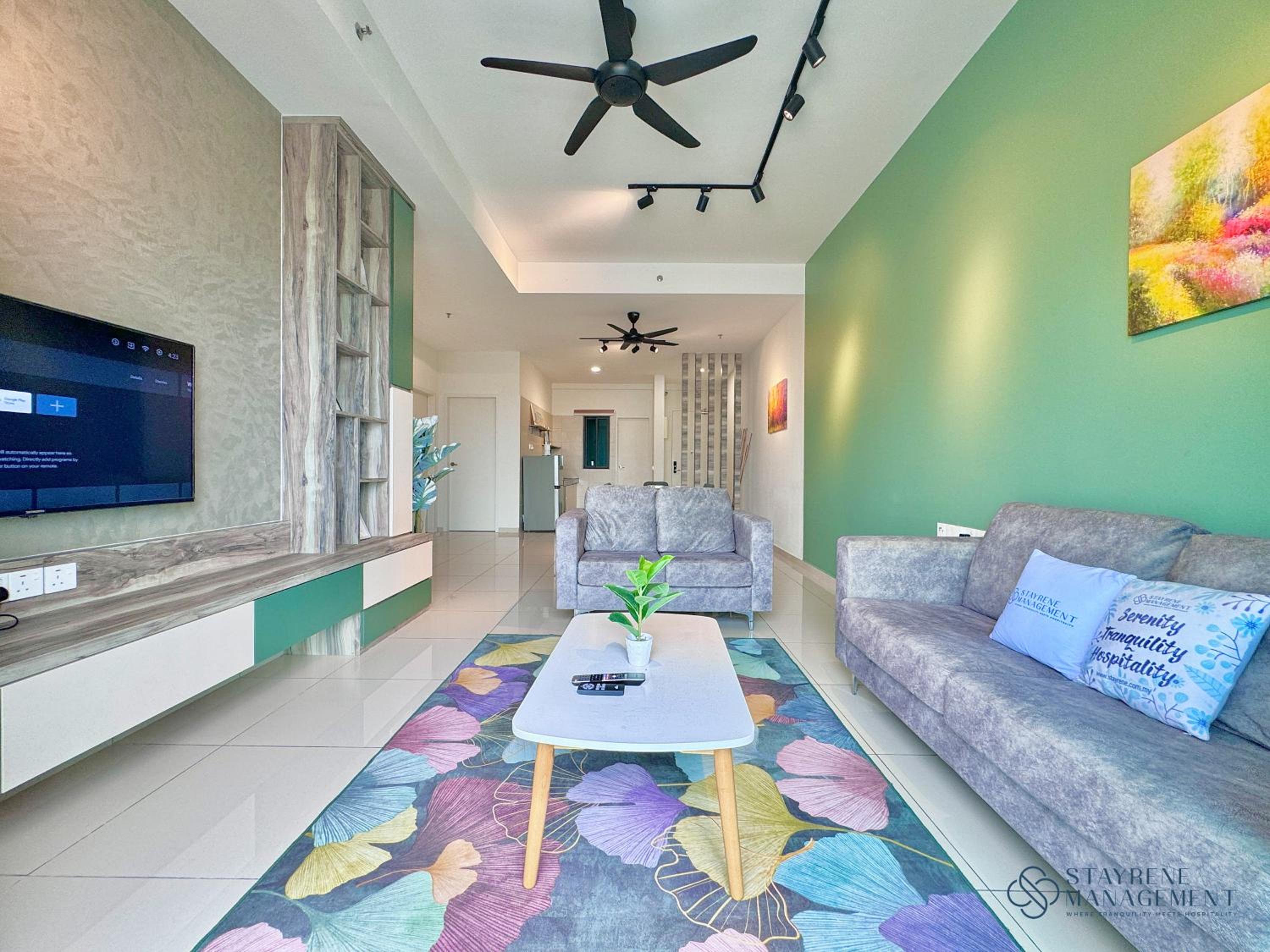 Three-Bedroom Apartment with Balcony - Photo 23