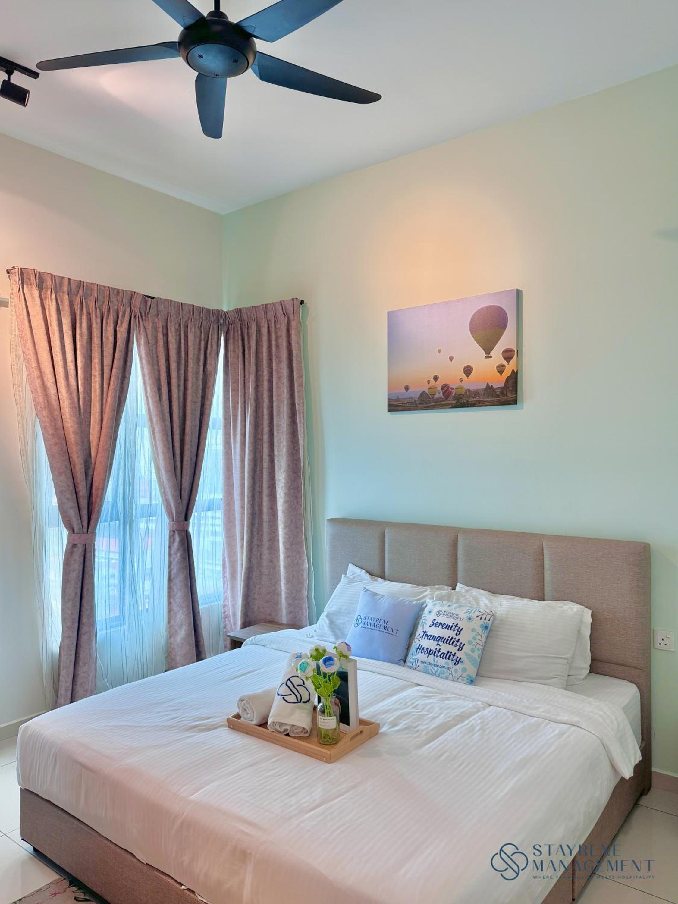 Three-Bedroom Apartment with Balcony - Photo 3