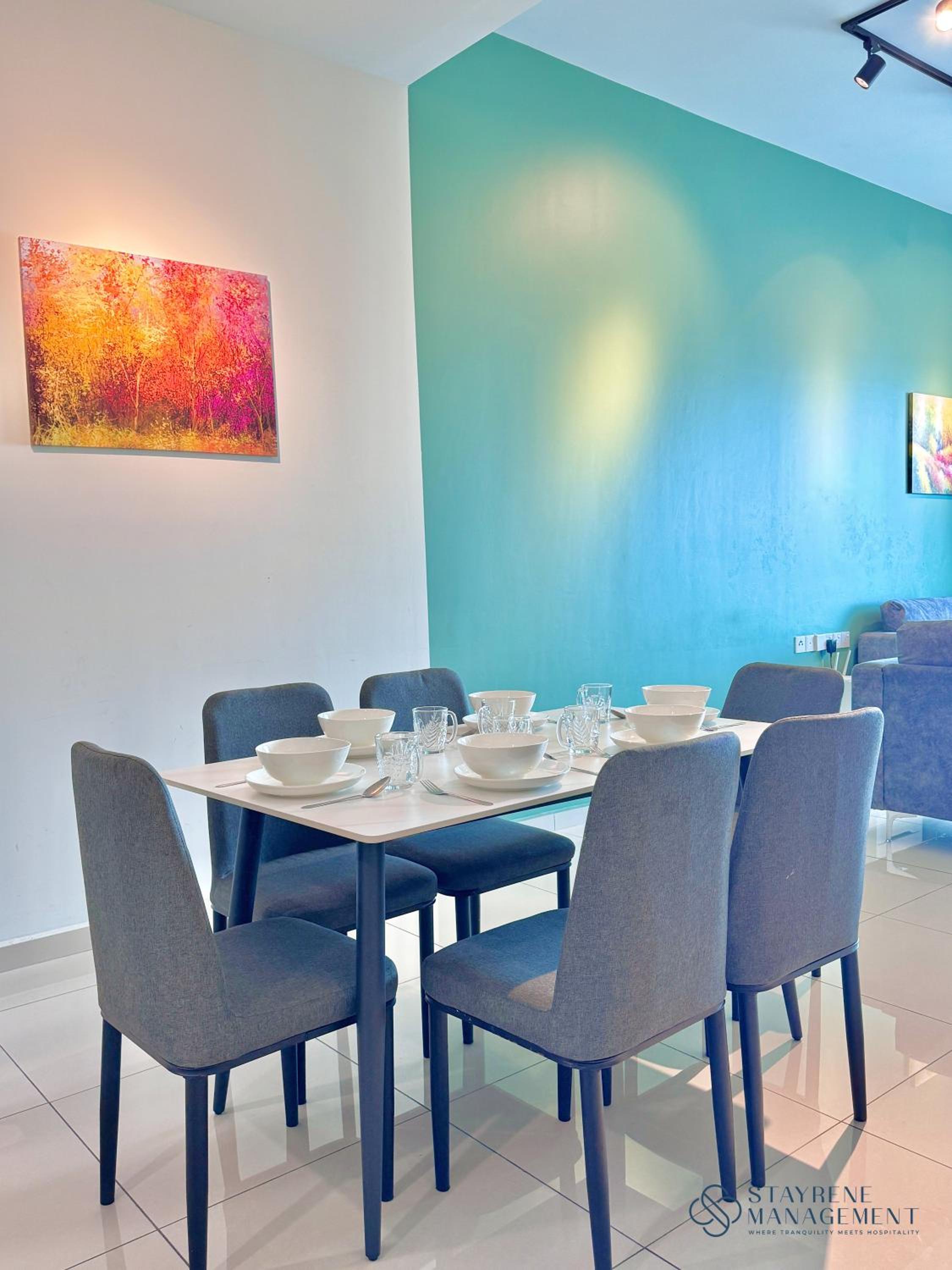 Three-Bedroom Apartment with Balcony - Photo 29