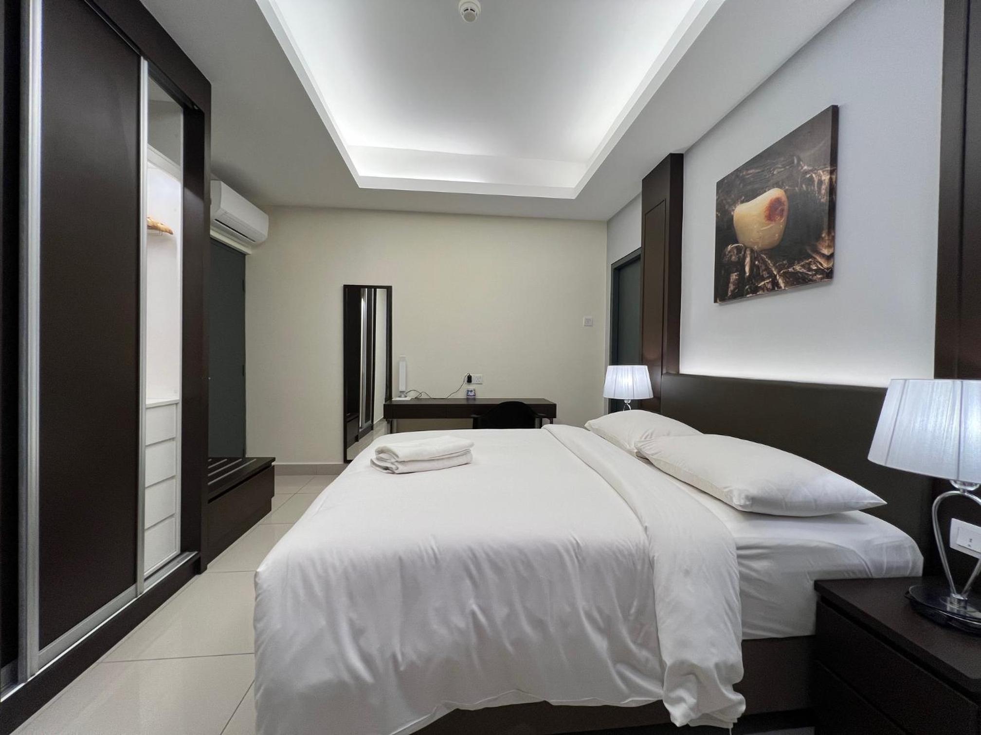 Two-Bedroom Superior Apartment - Photo 8