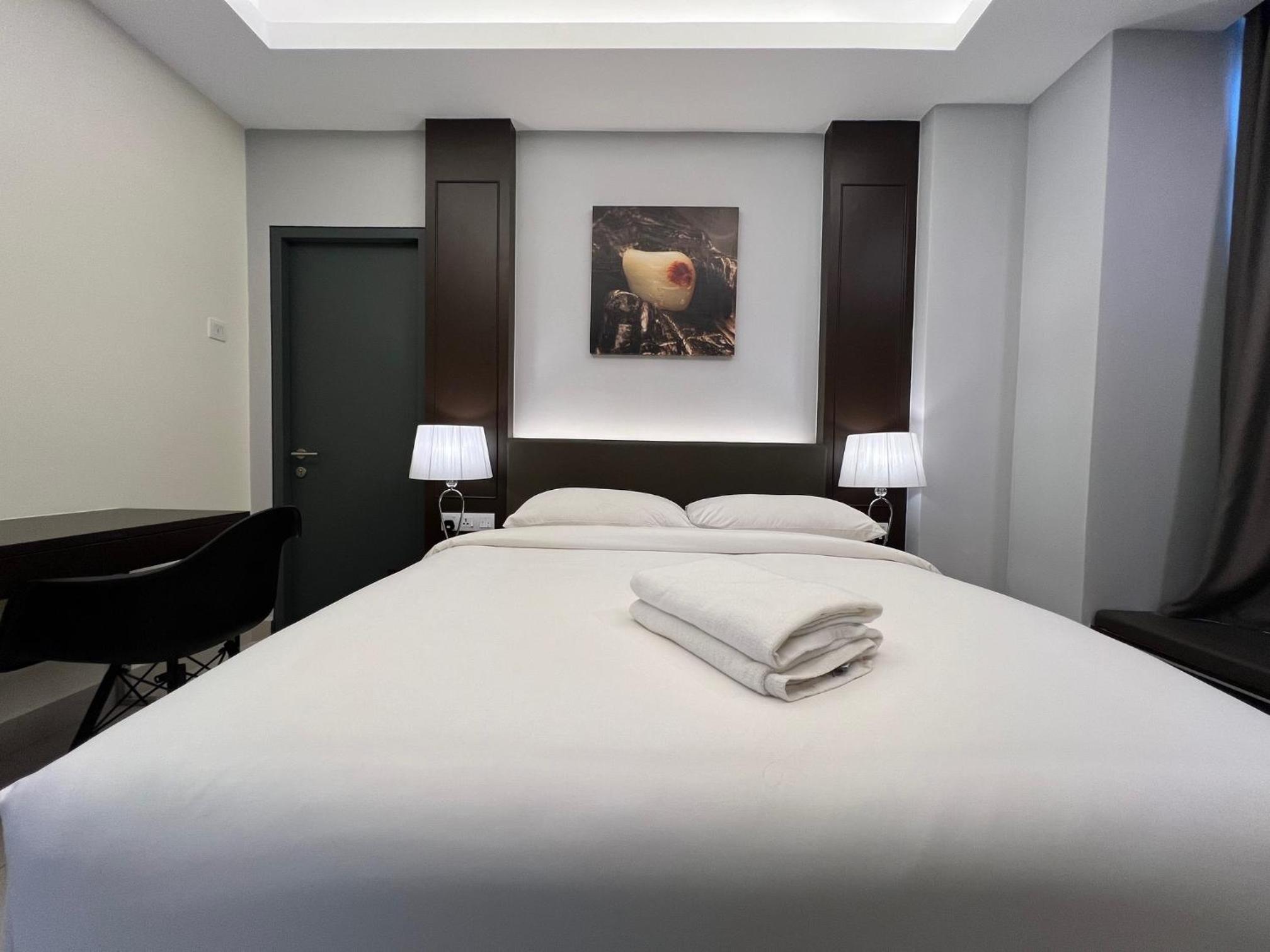 Two-Bedroom Superior Apartment - Photo 9